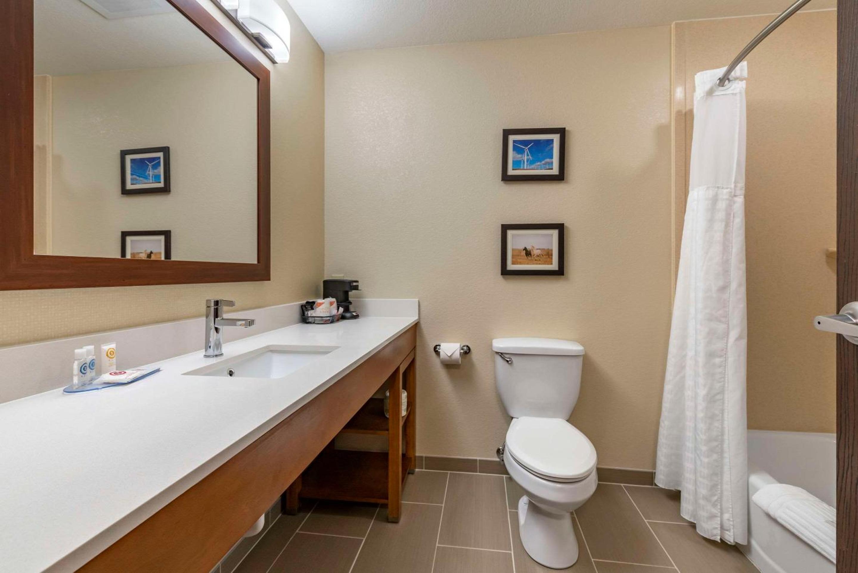 Standard King Room - Non Smoking - Photo 10