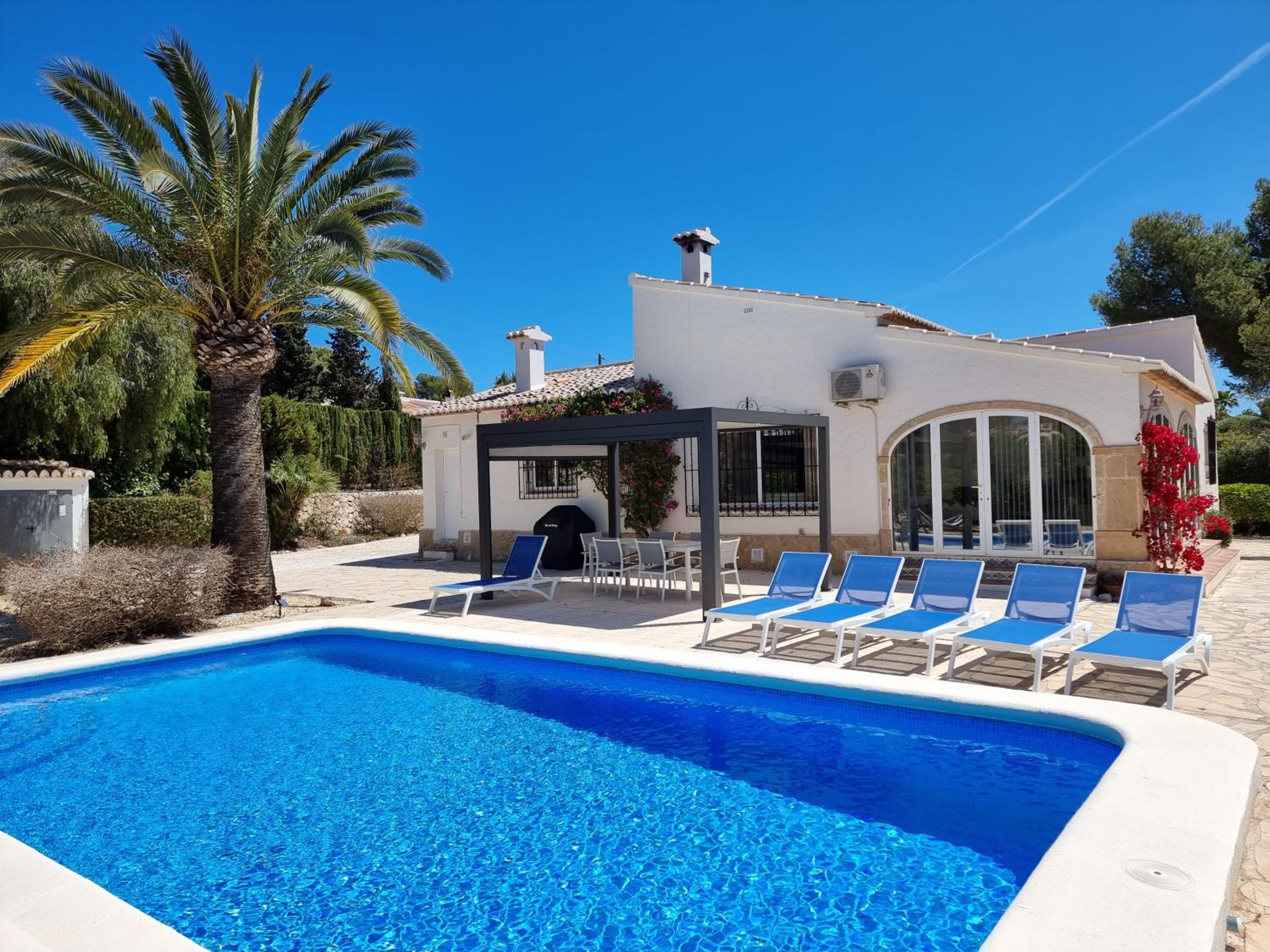 Three-Bedroom Villa photo 2