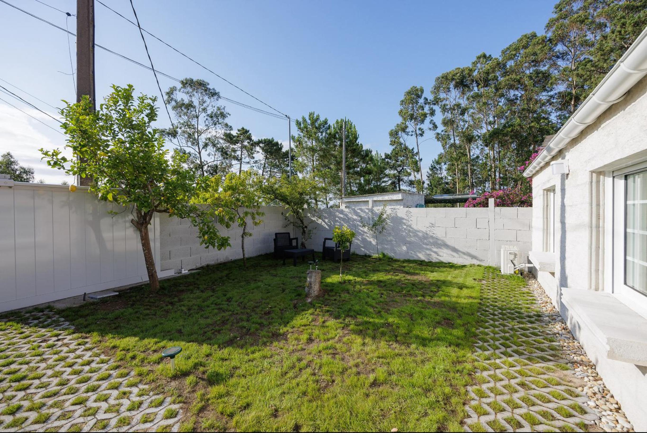 Three-Bedroom House photo 2