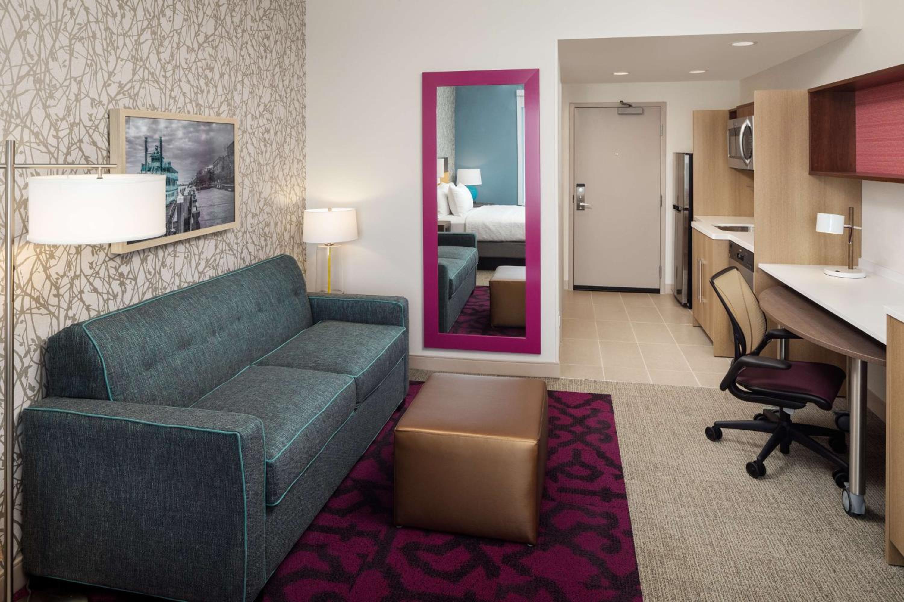 Queen Studio Suite - Photo 3