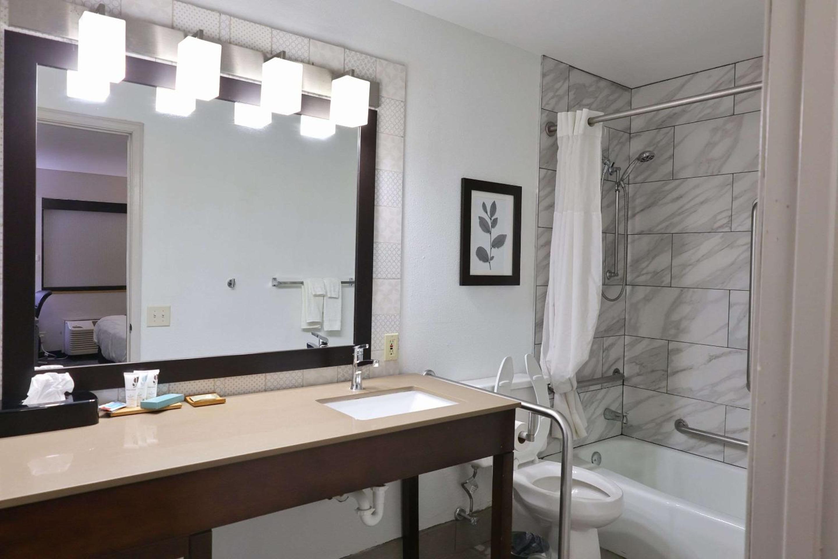 King Room - Disability Access/Non Smoking