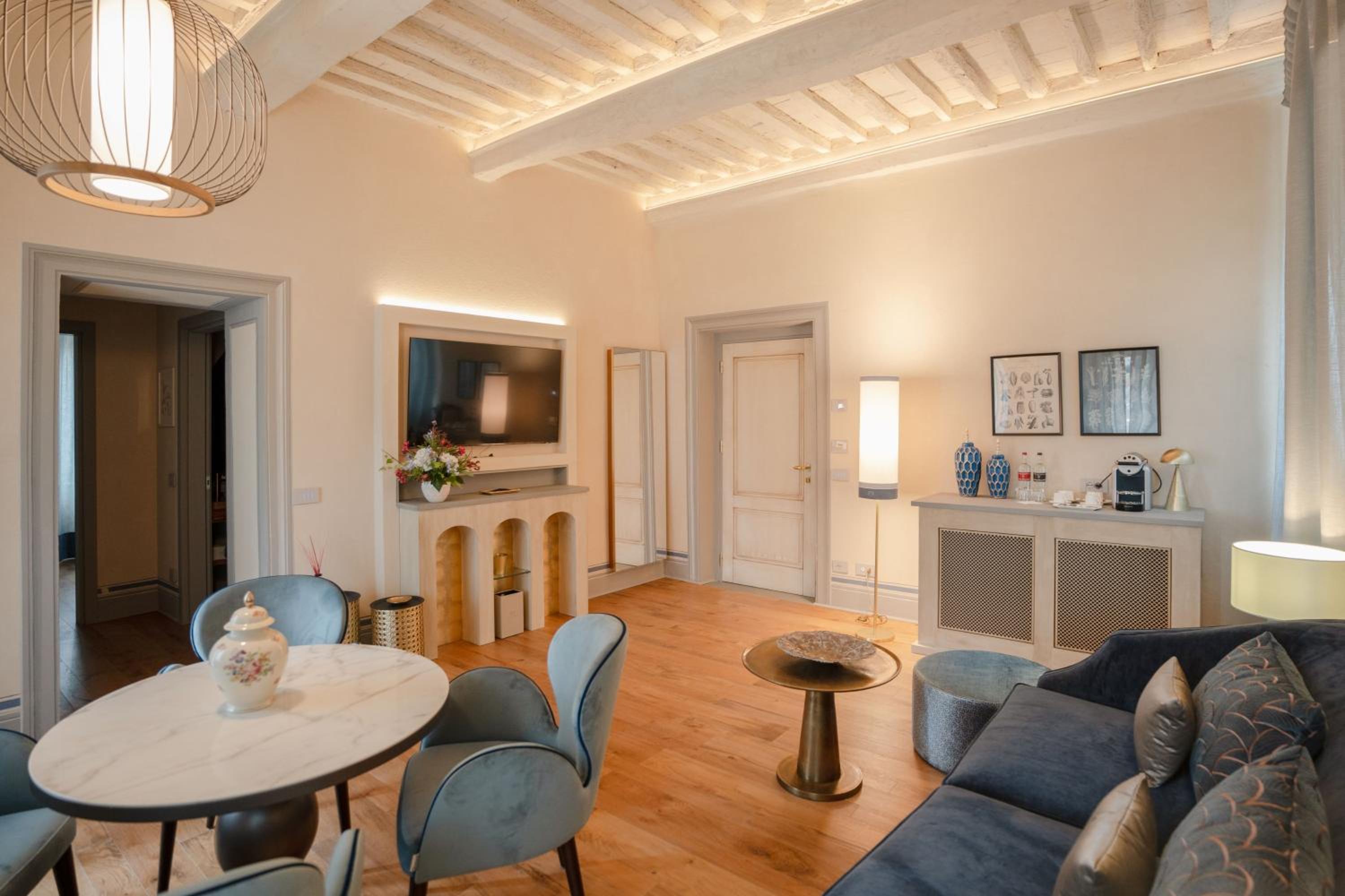 Suite - Photo 9