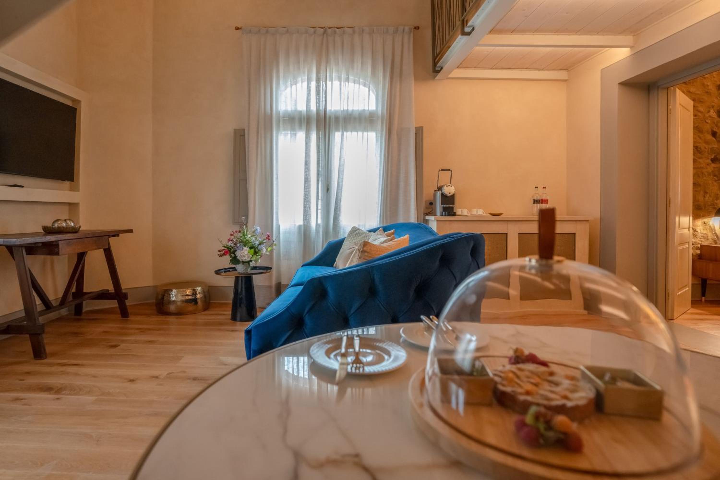 Suite - Photo 5
