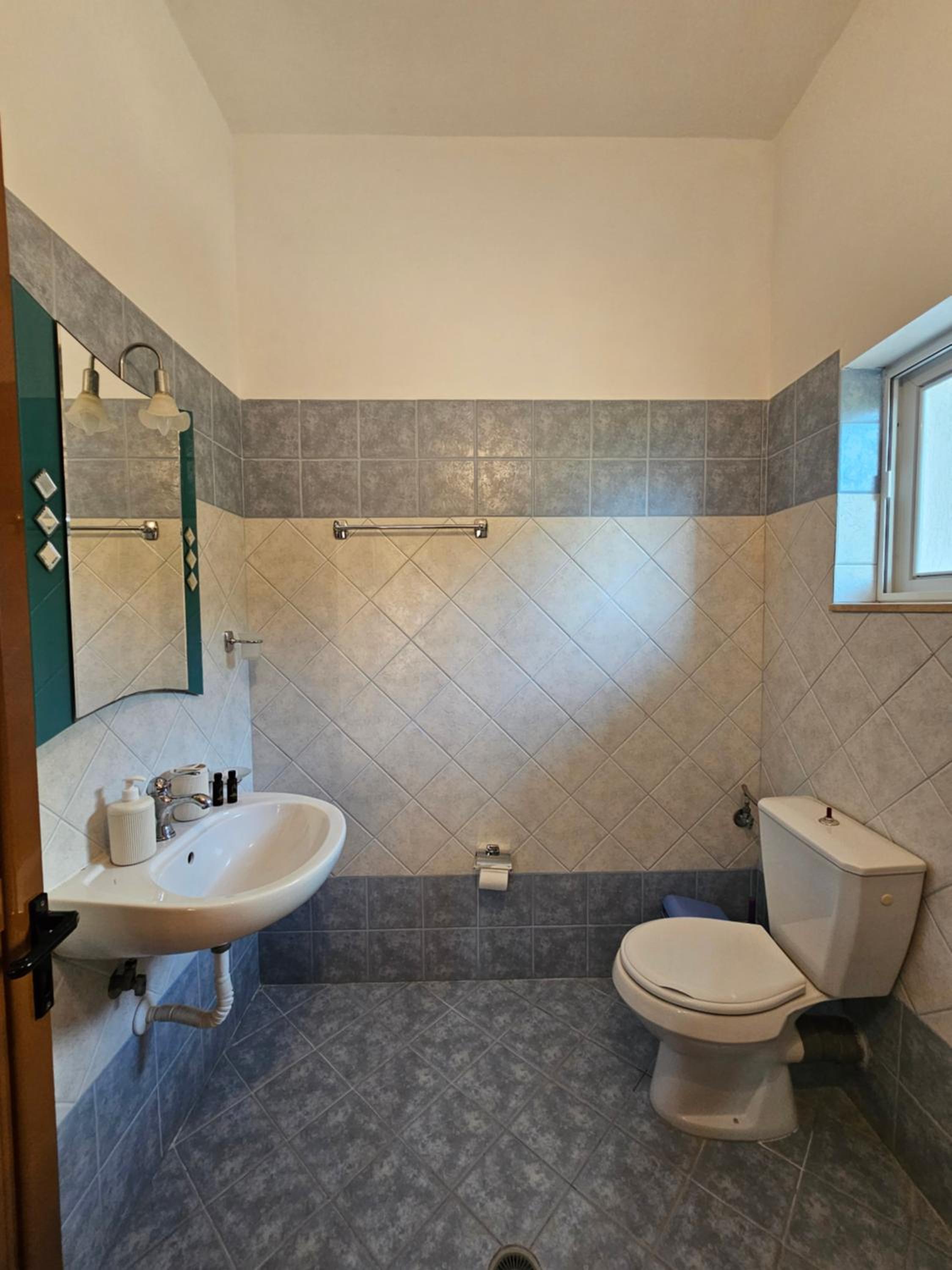 Three-Bedroom Apartment with Balcony photo 2