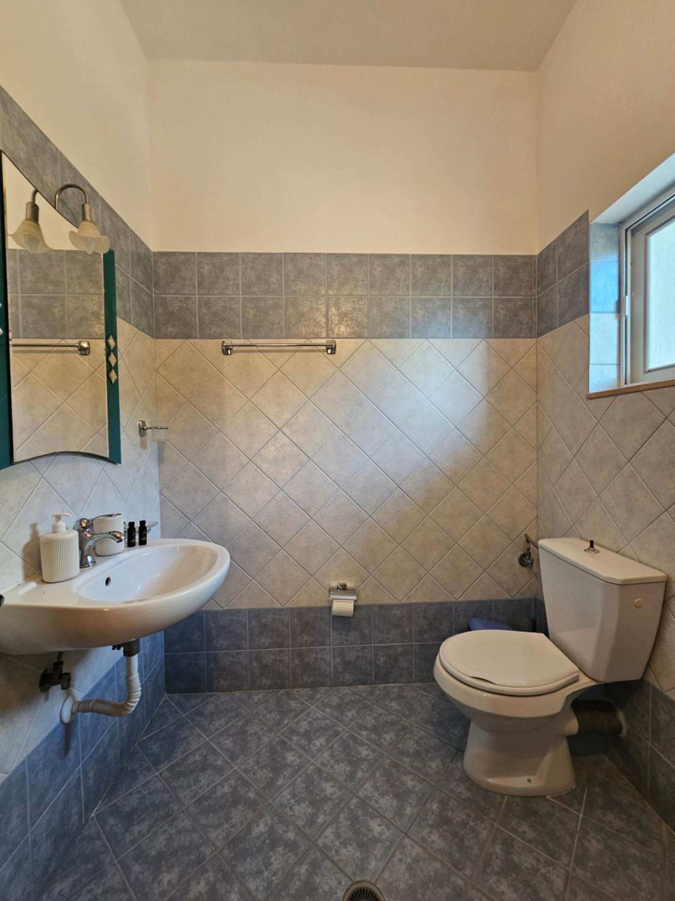 Three-Bedroom Apartment with Balcony photo 3