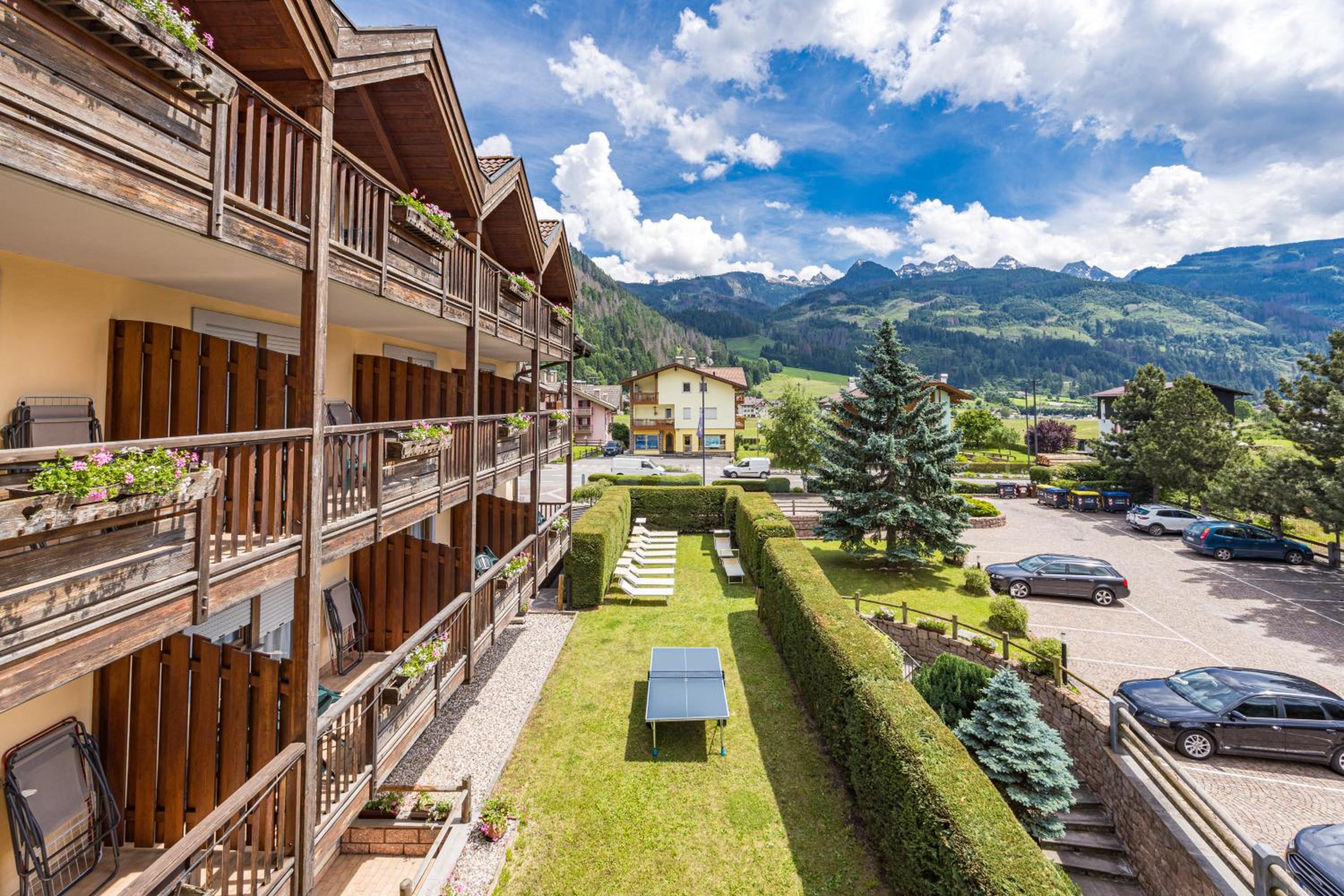 Superior One-Bedroom Apartment (5 Adults)