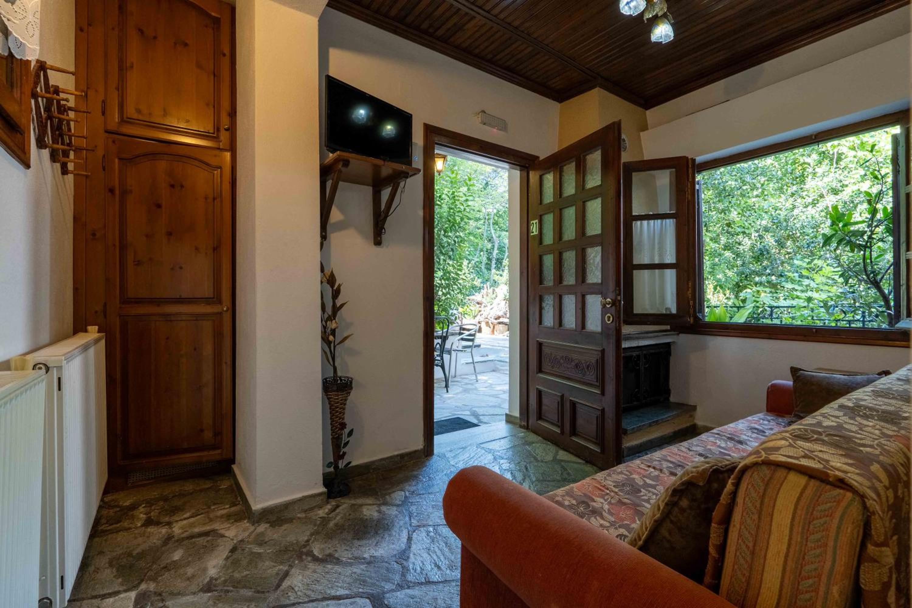 Family Room with Mountain View photo 2