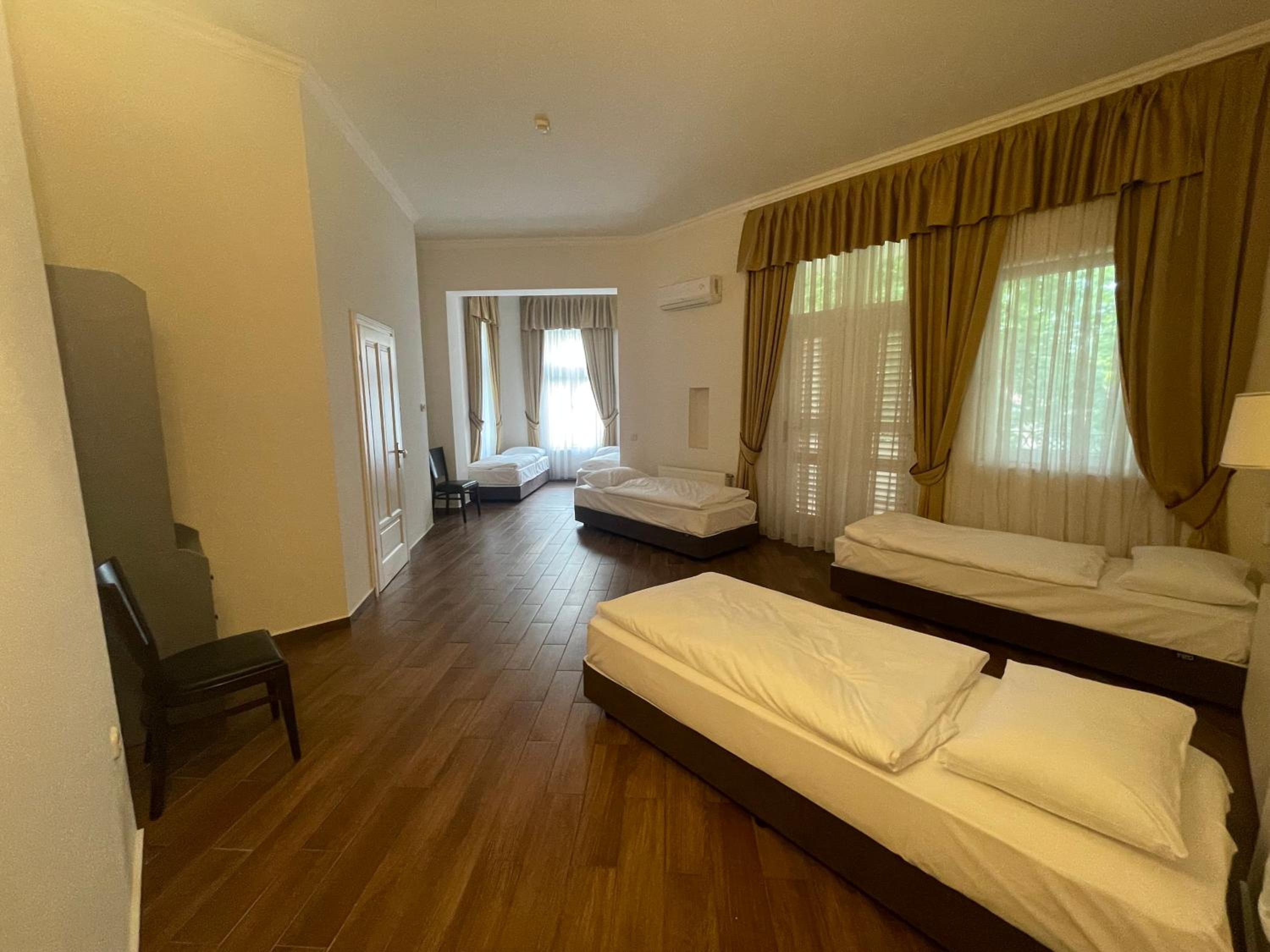 Quadruple Room - Photo 5