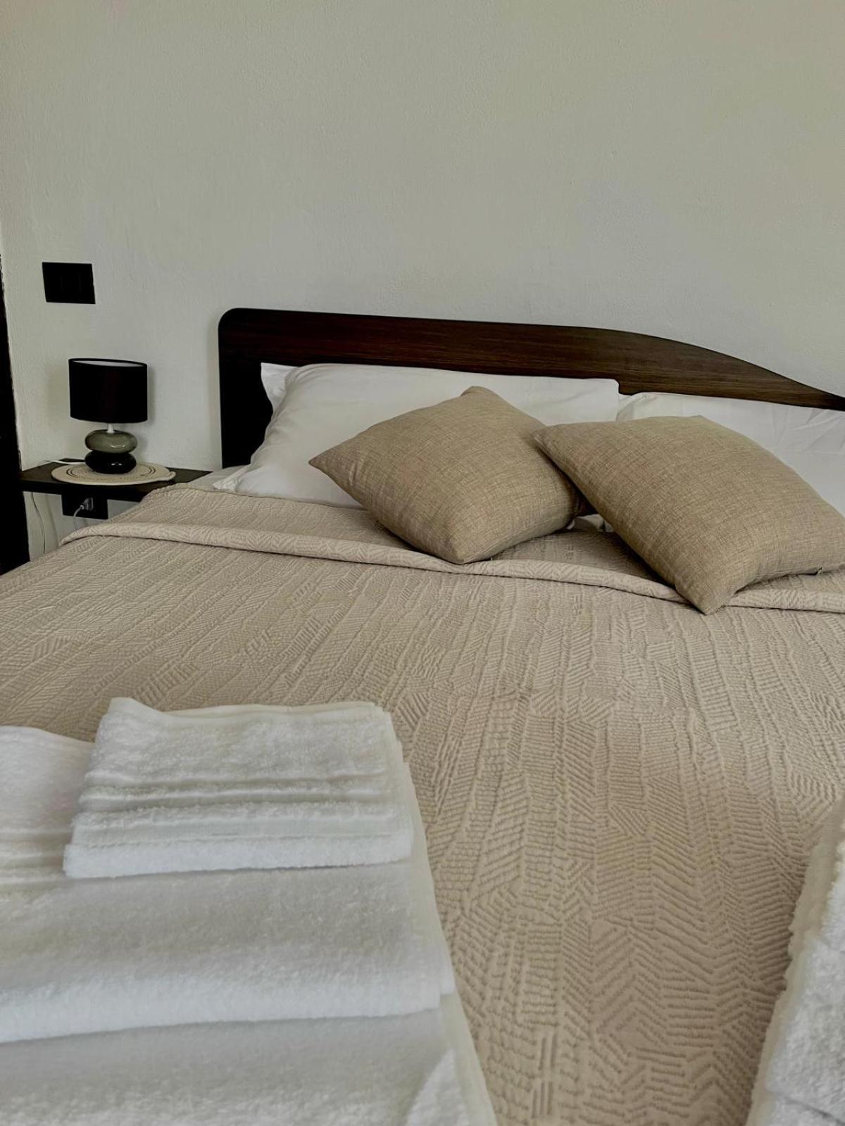 Double Room with Private Bathroom - Photo 32