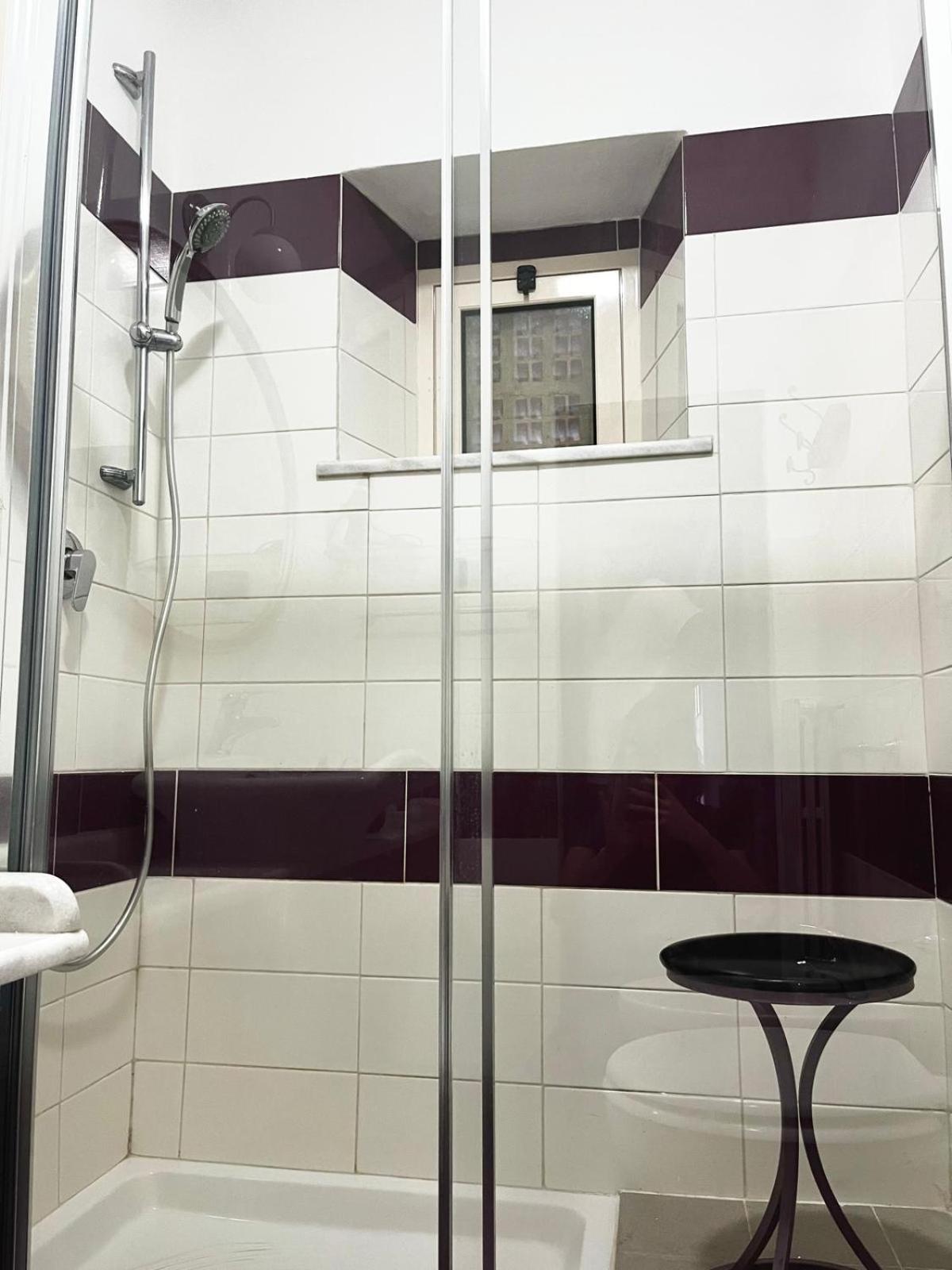 Double Room with Private Bathroom - Photo 27