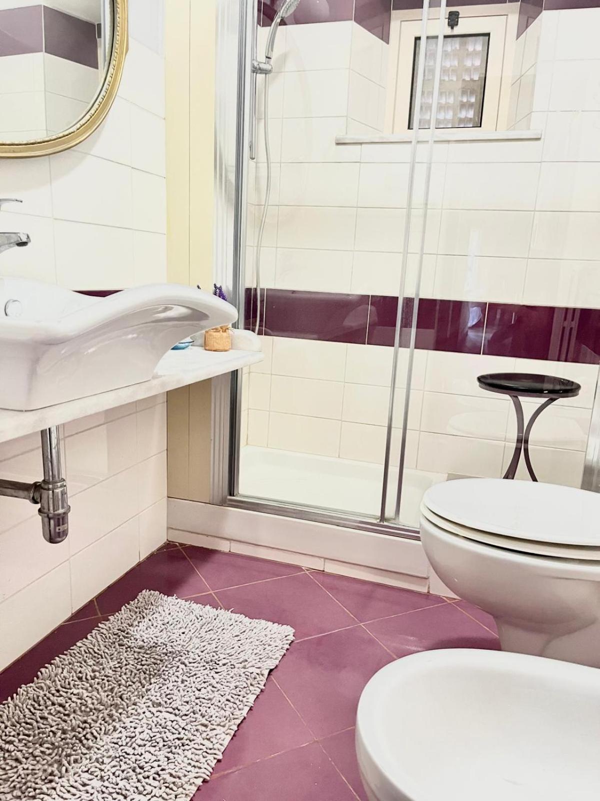 Double Room with Private Bathroom - Photo 18
