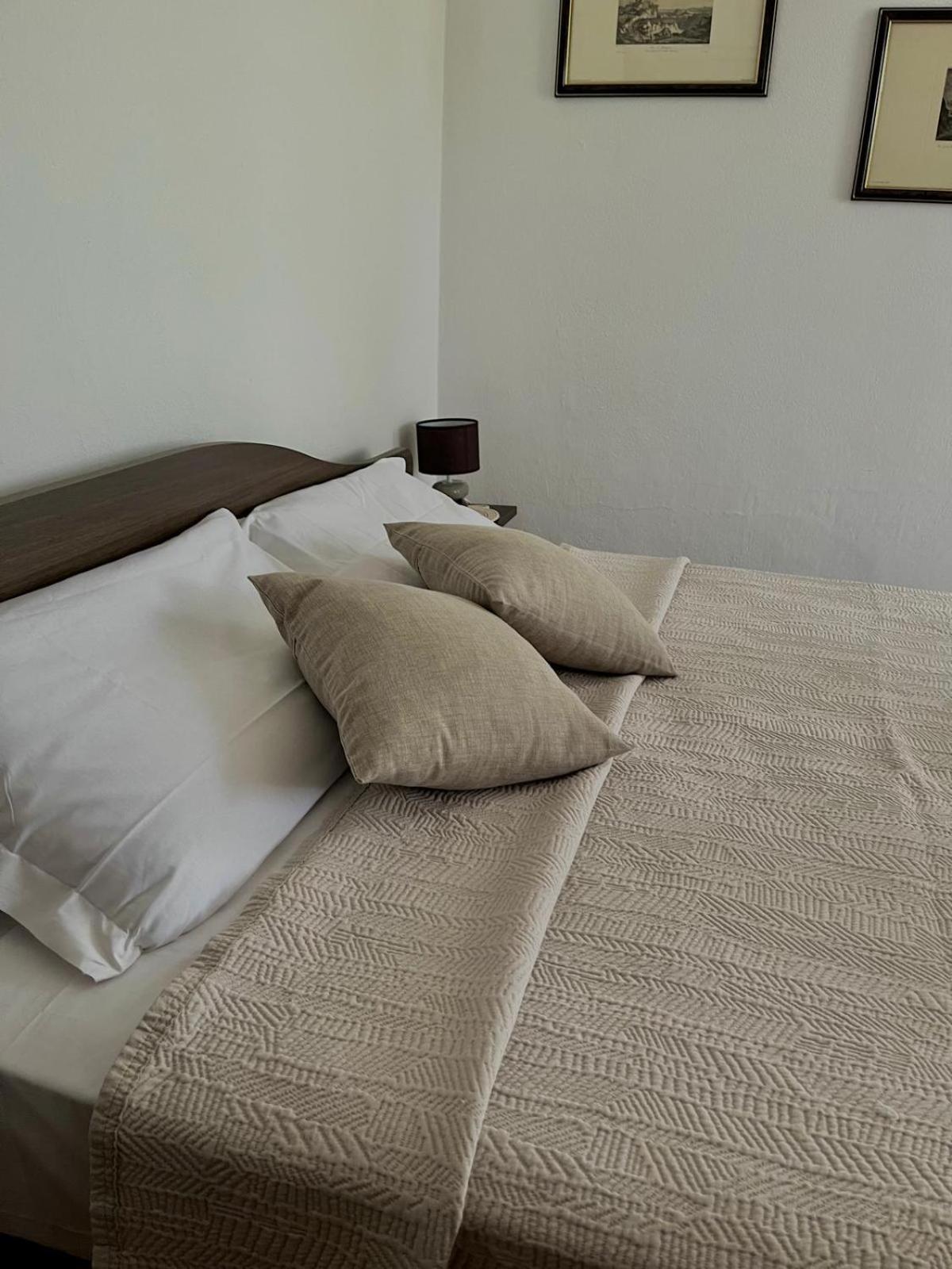 Double Room with Private Bathroom - Photo 14
