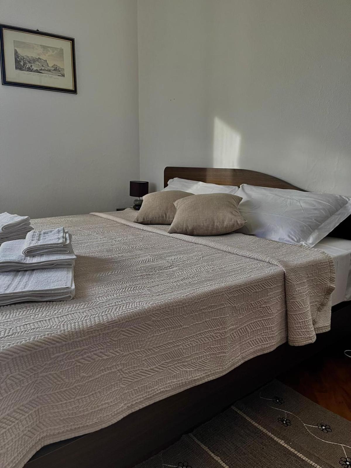Double Room - Photo 16