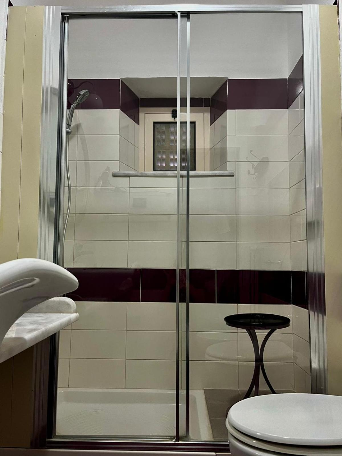 Double Room with Private Bathroom - Photo 12
