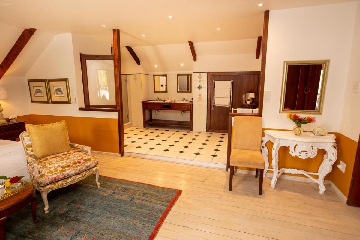 Executive Suite - Photo 4