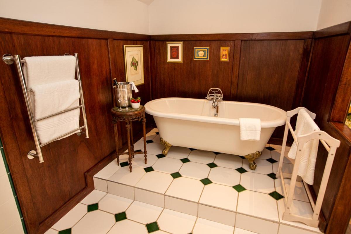 Executive Suite - Photo 6