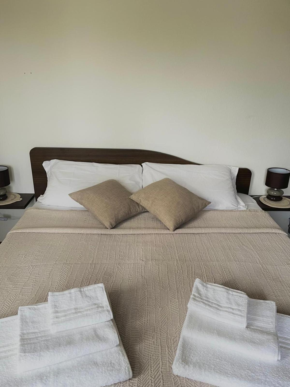Double Room with Private Bathroom - Photo 7