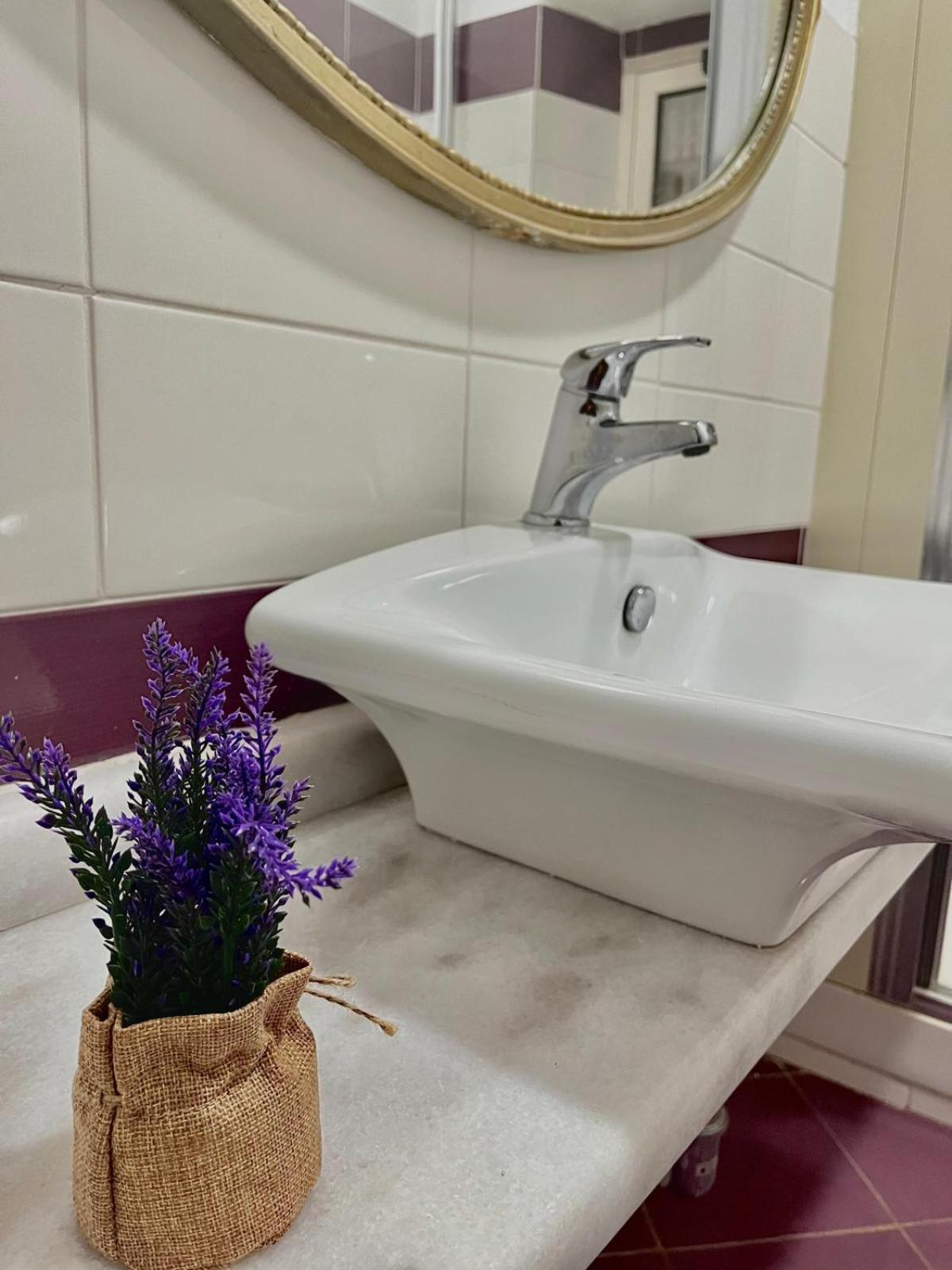 Double Room with Private Bathroom - Photo 24