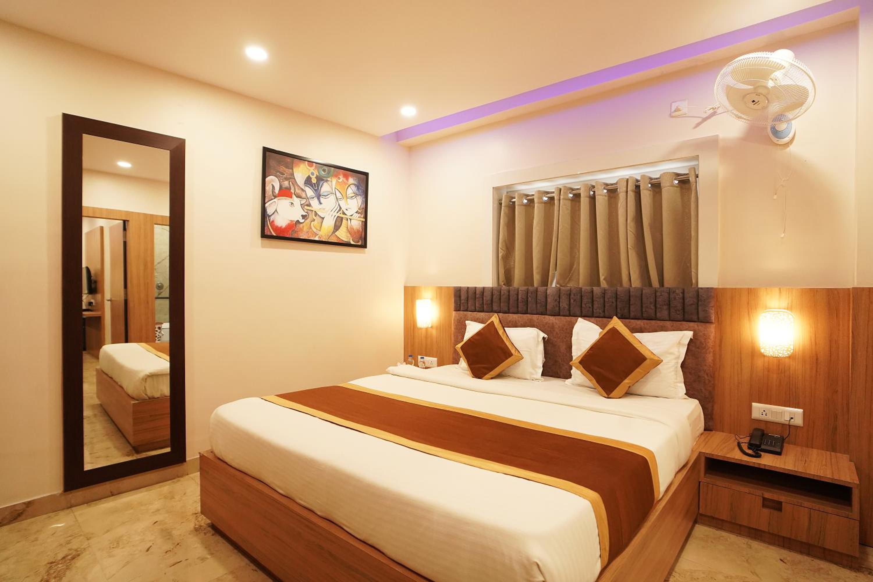 Suite - Photo 1