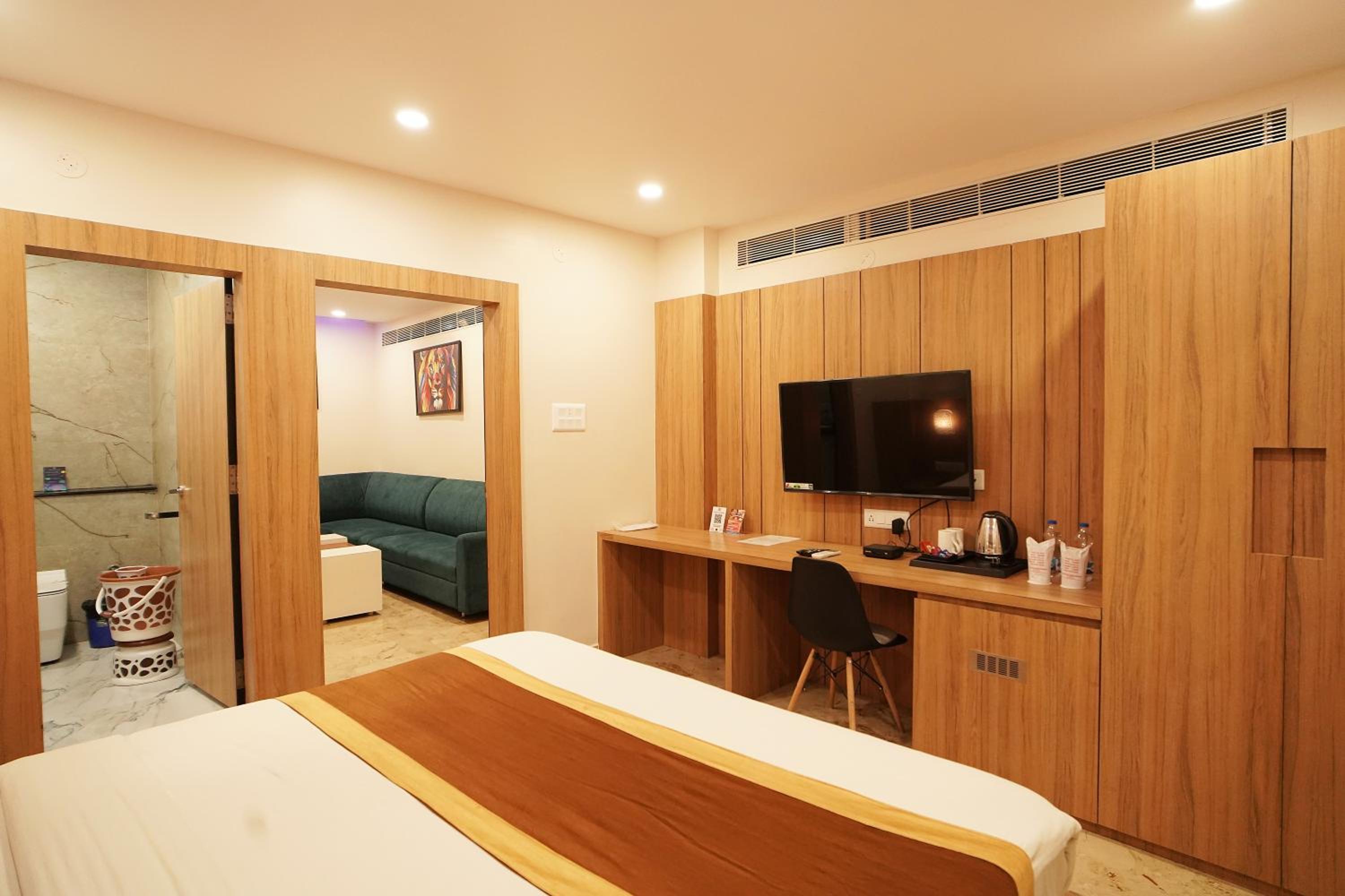 Suite - Photo 7