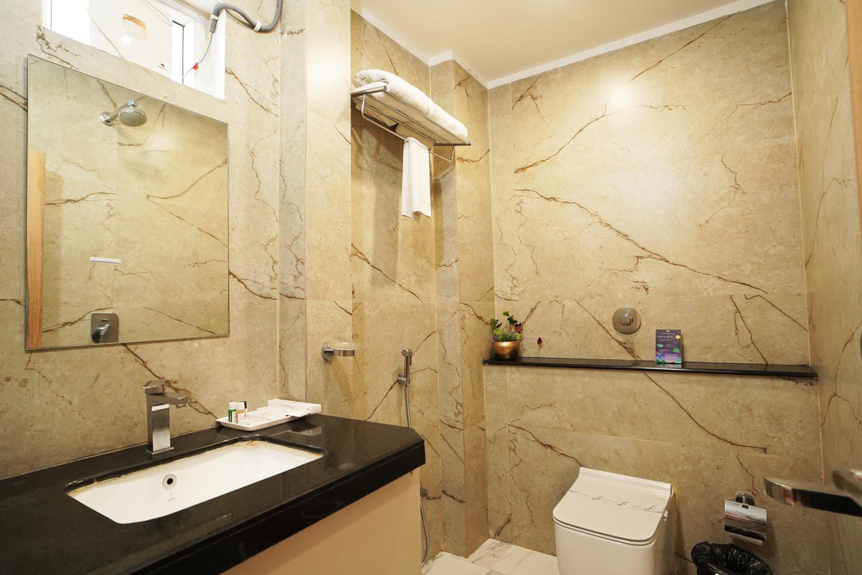 Suite - Photo 2