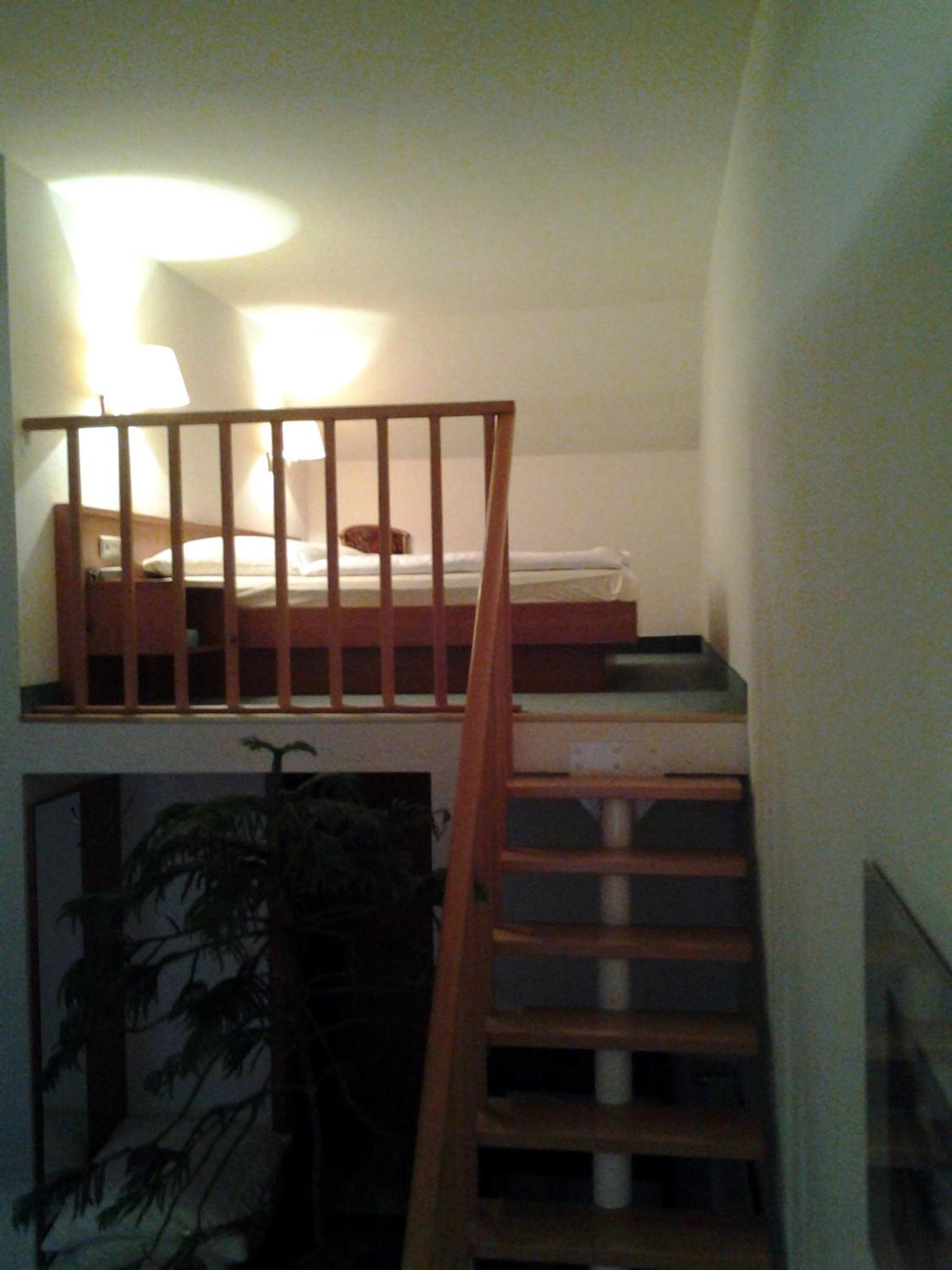 Double Room with Extra Bed - Photo 9