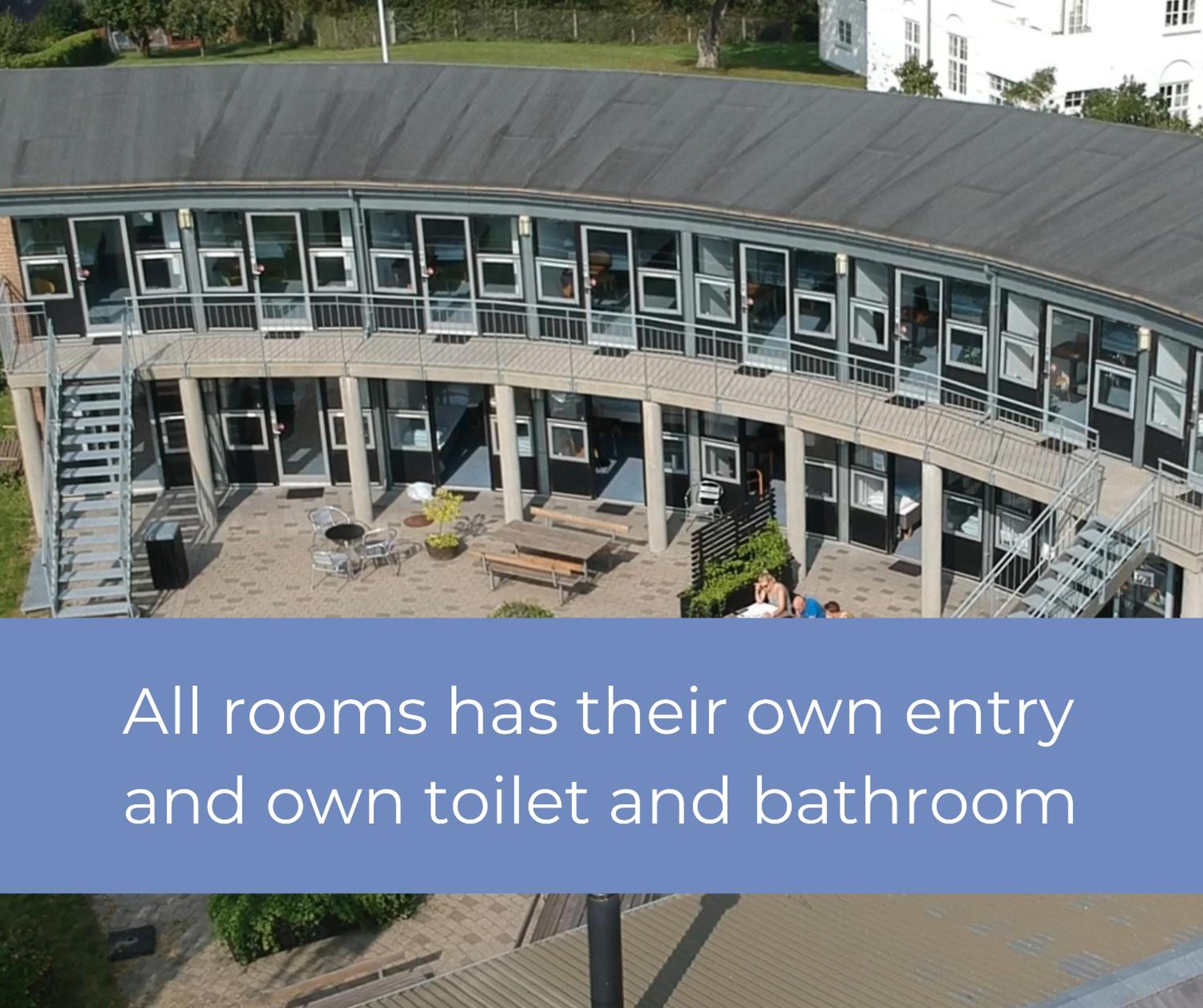 Quadruple Room with Private Bathroom - Photo 7