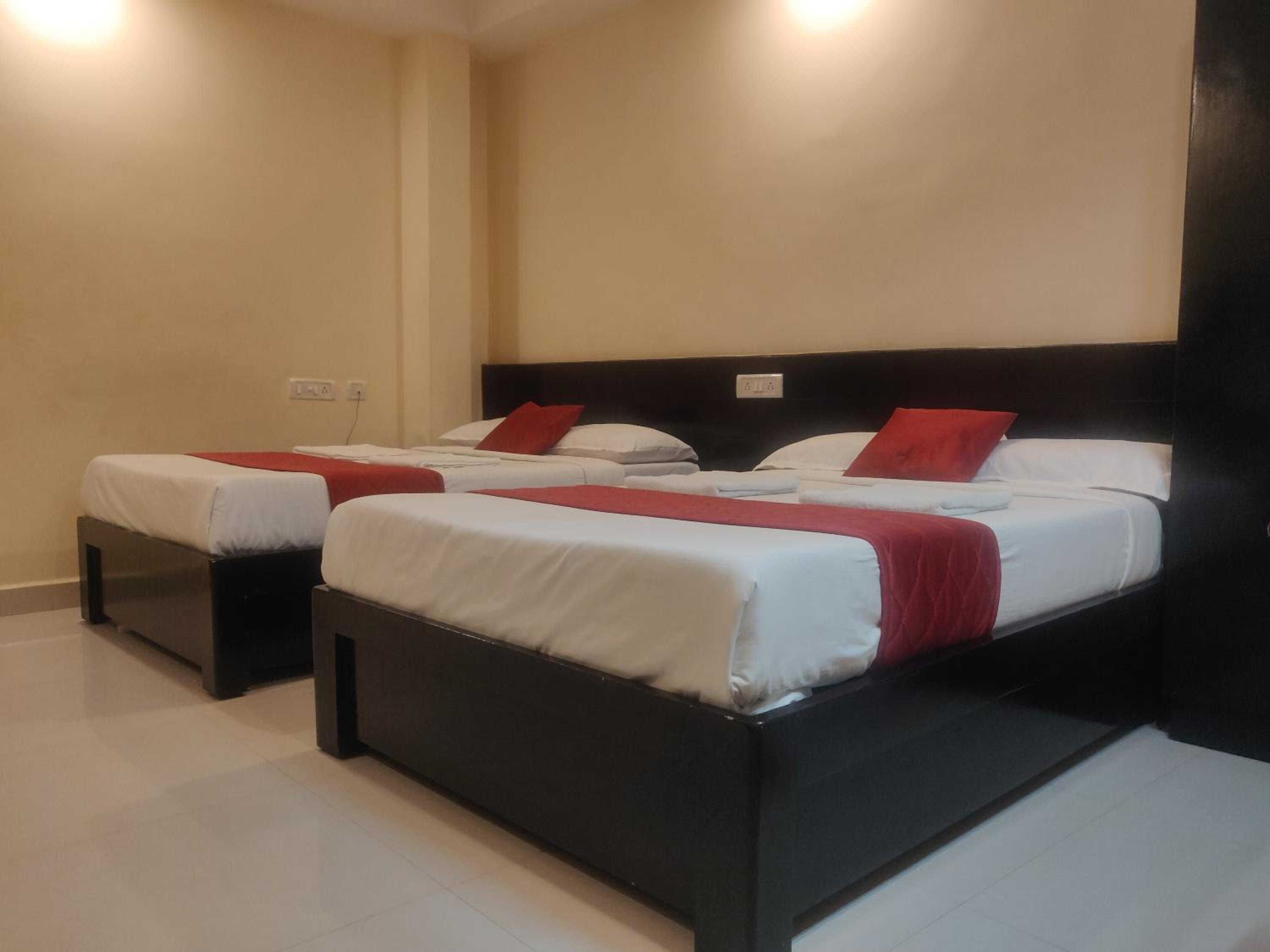 Deluxe Queen Suite