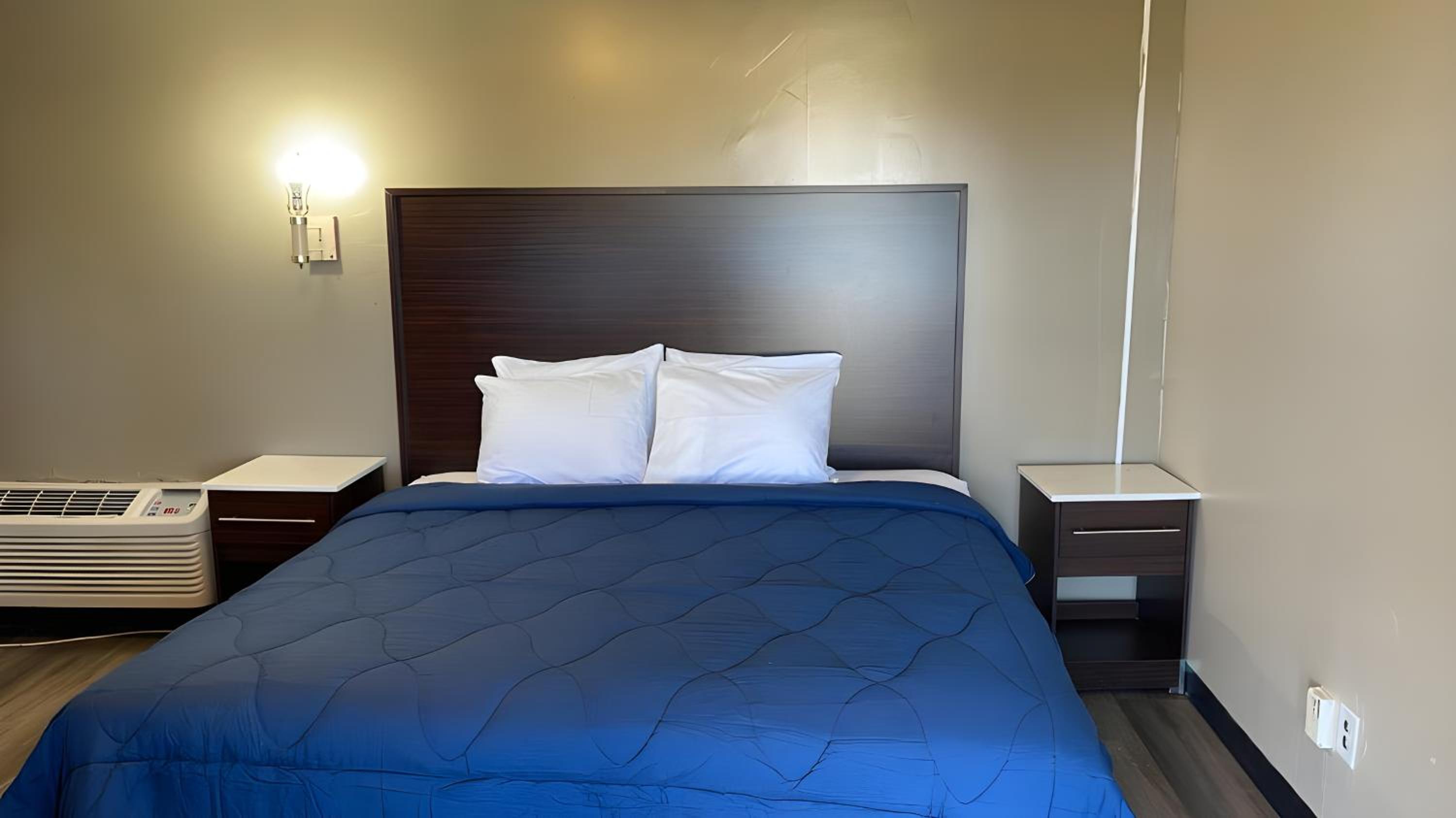 Standard King Room photo 1