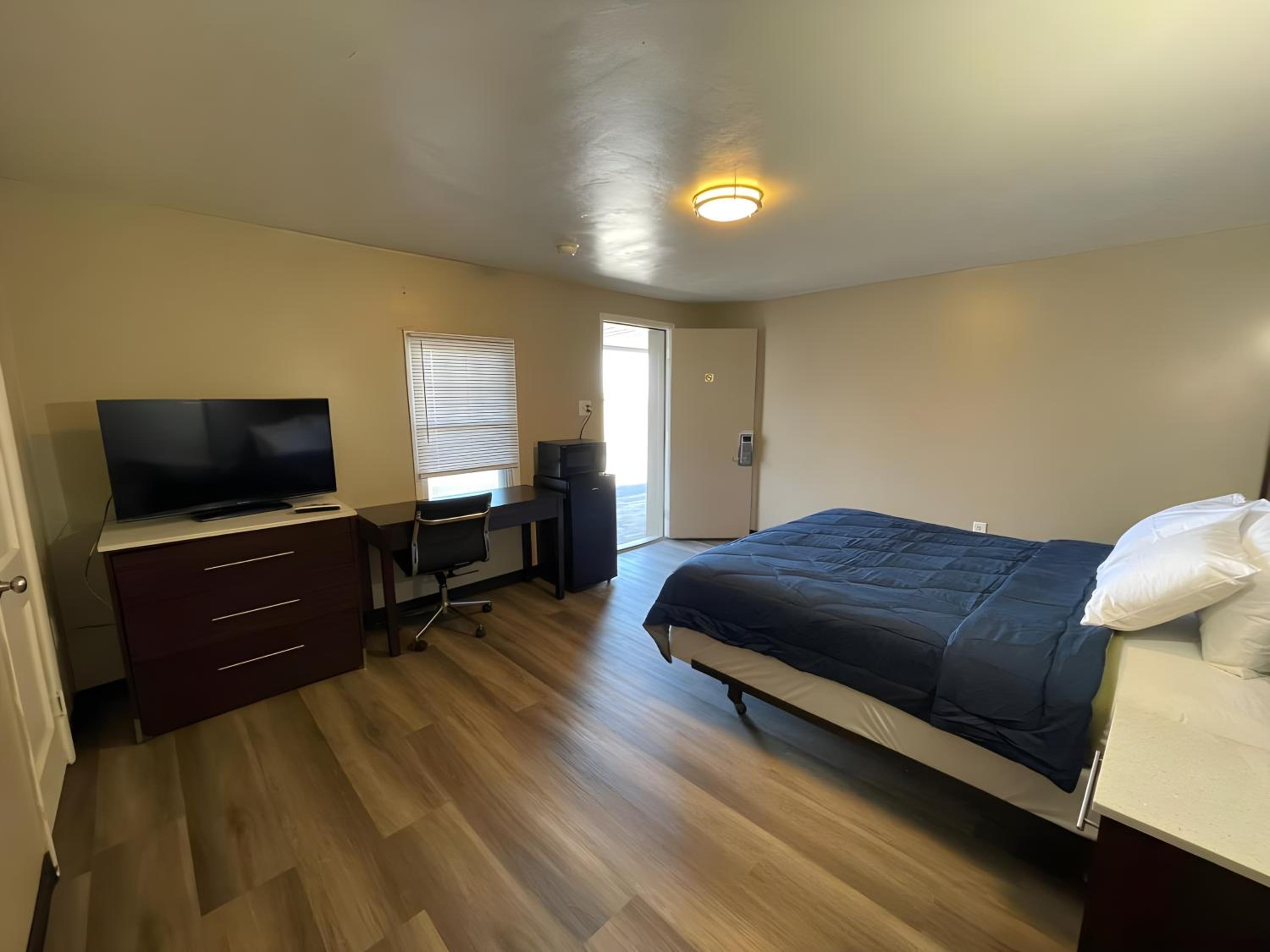 Standard King Room photo 3