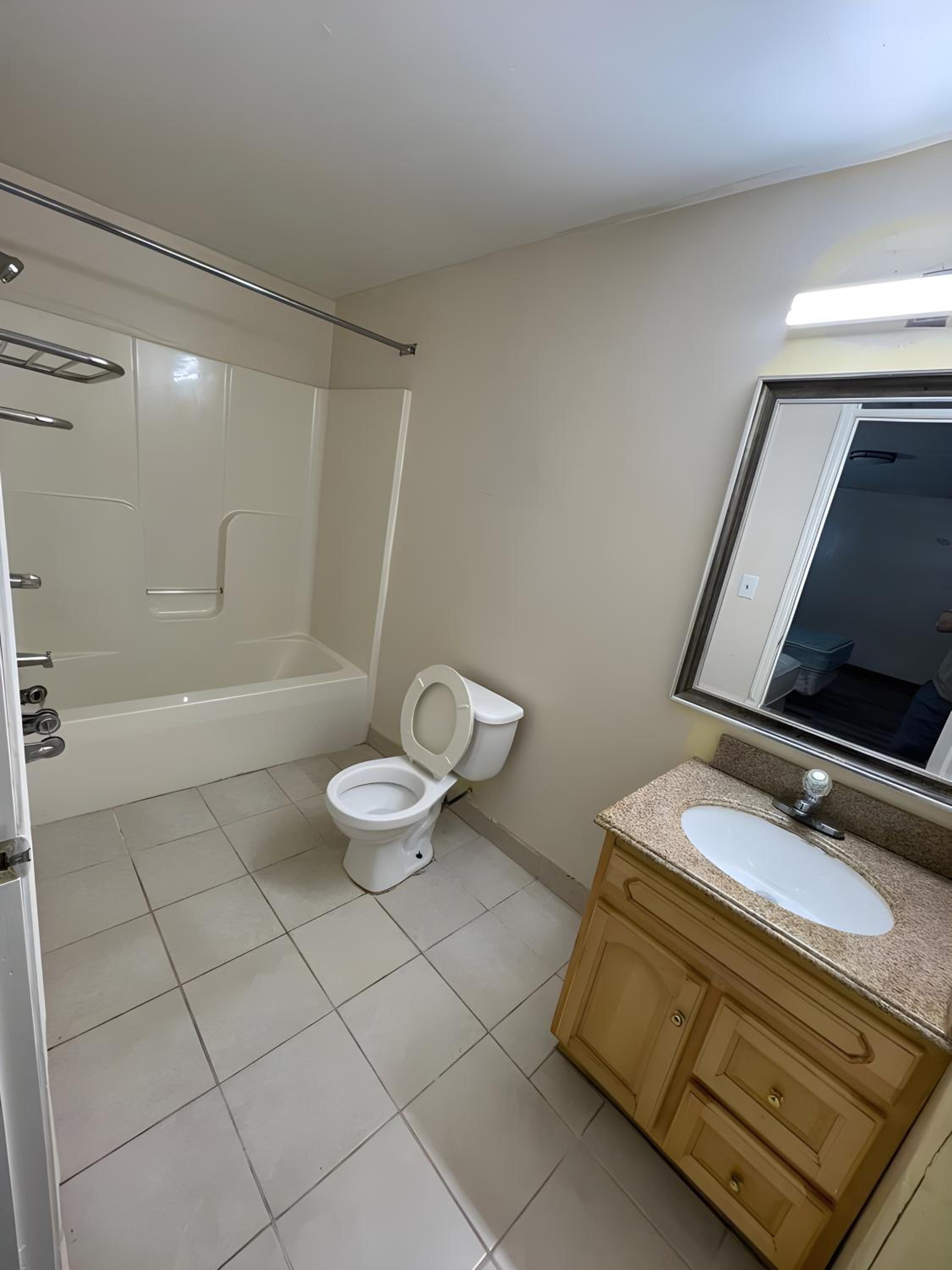 Quadruple Room - Disability Access photo 2