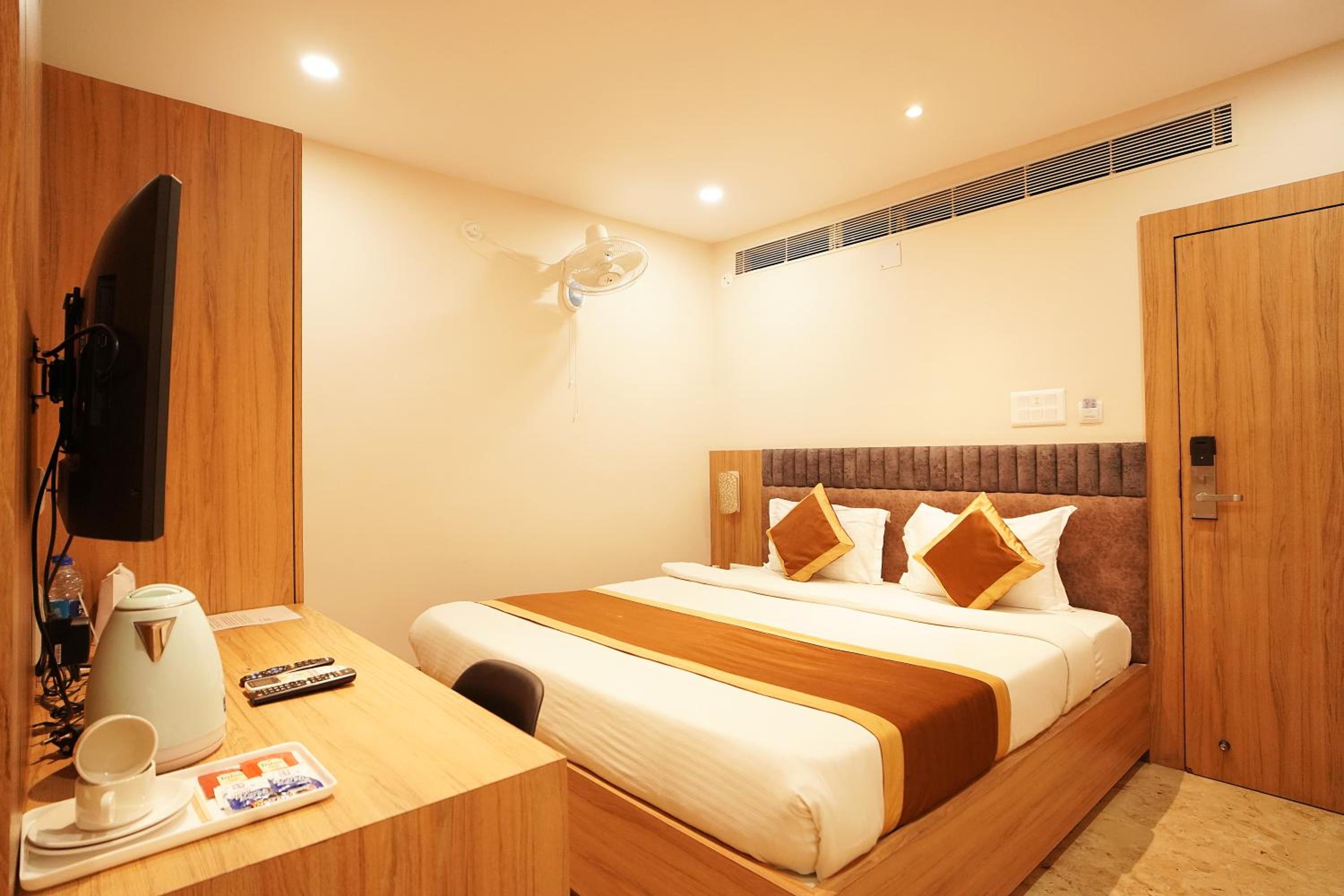 Deluxe Room - Photo 1