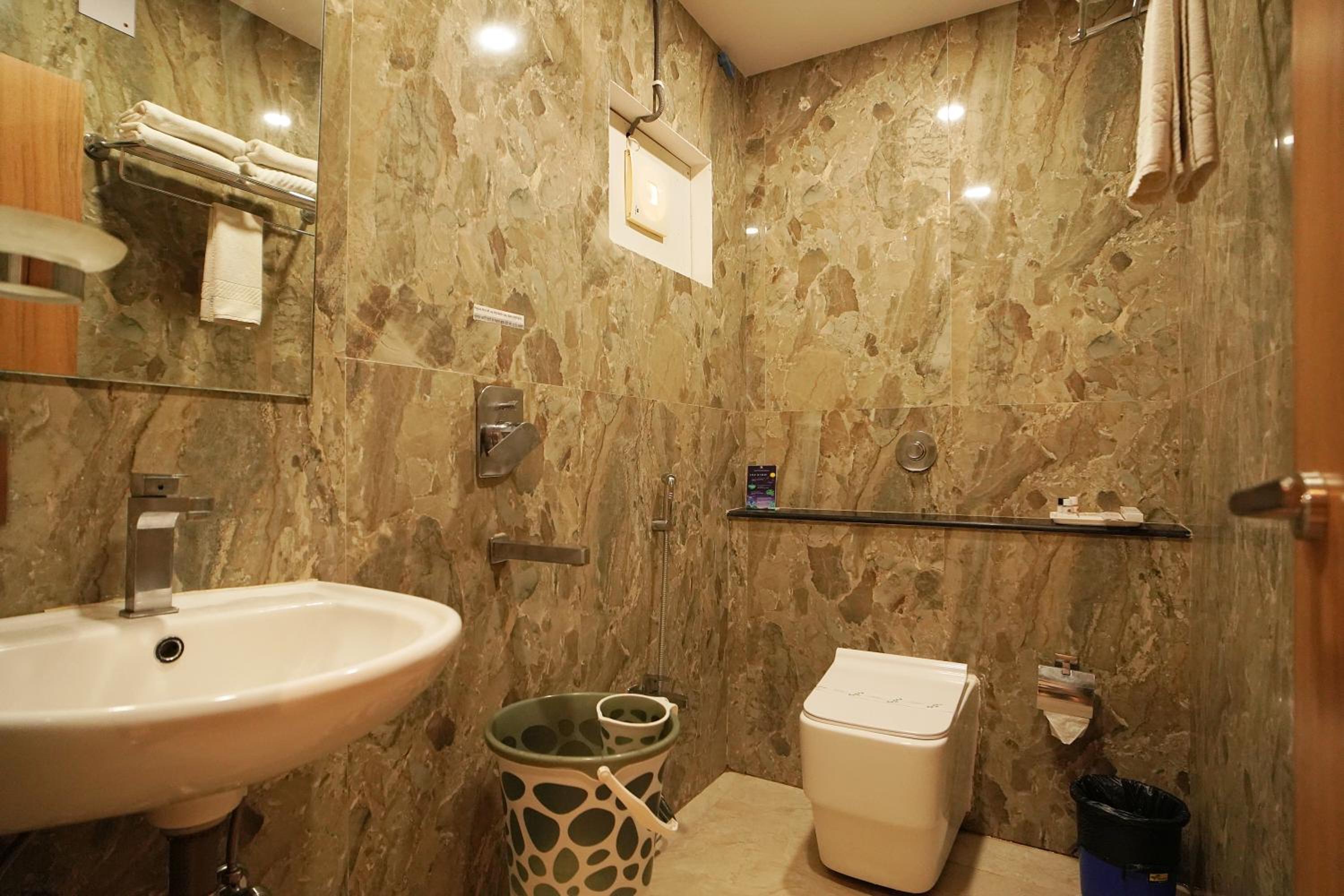 Deluxe Room - Photo 3