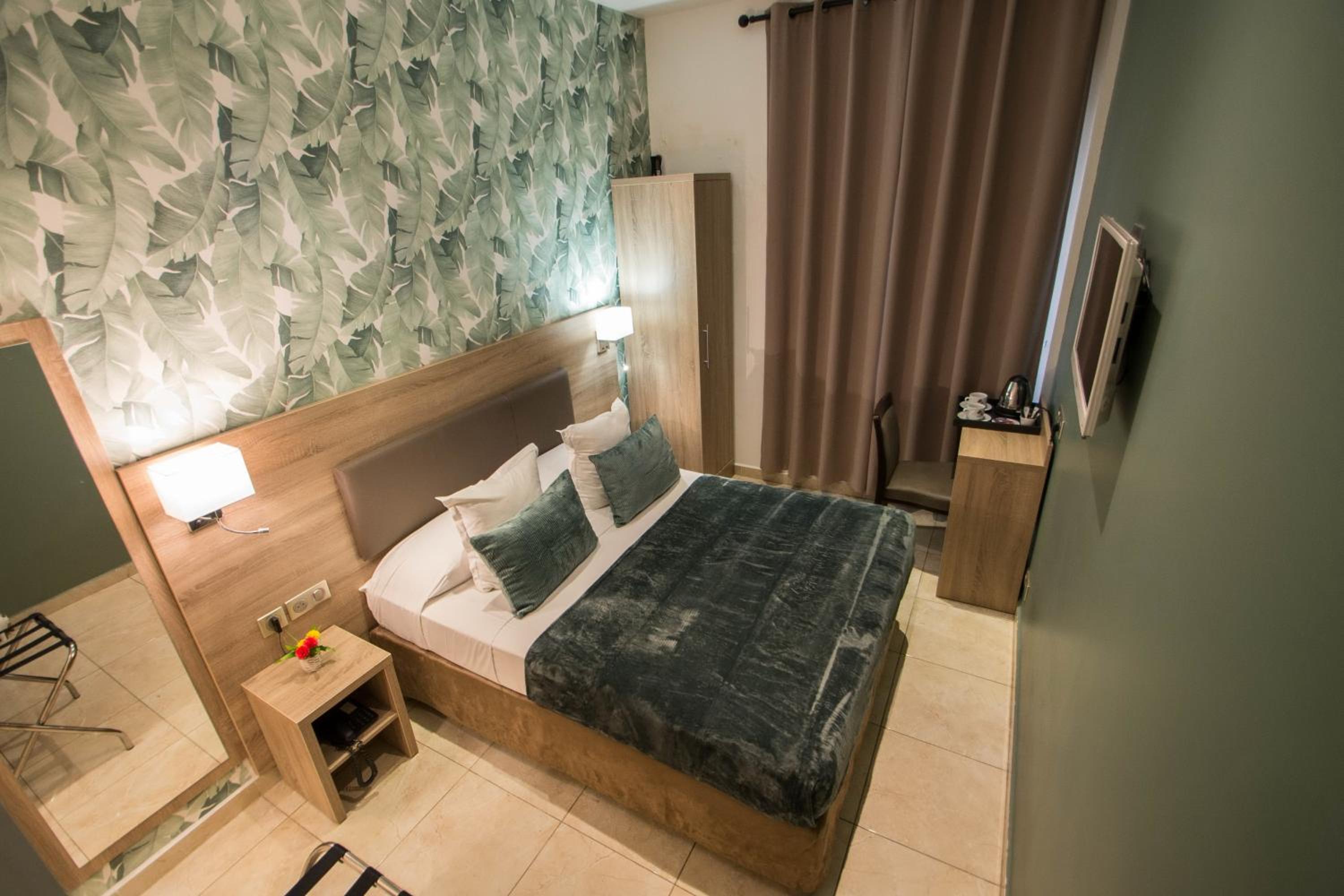 Double Room - Photo 7