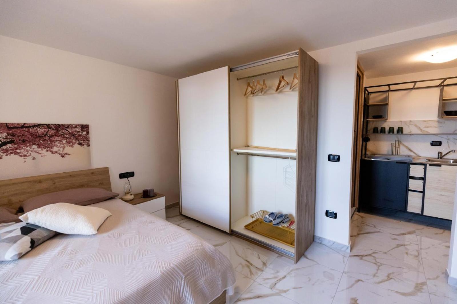 Large Double Room photo 3