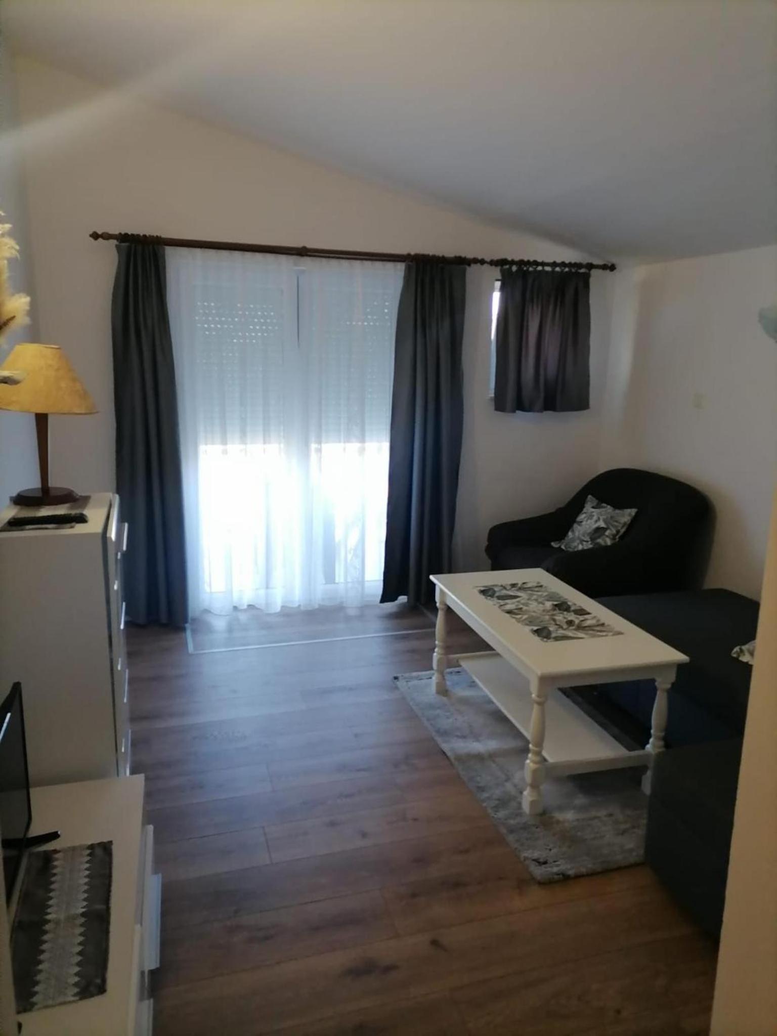 One Bedroom Apartment with Balcony and Sea View