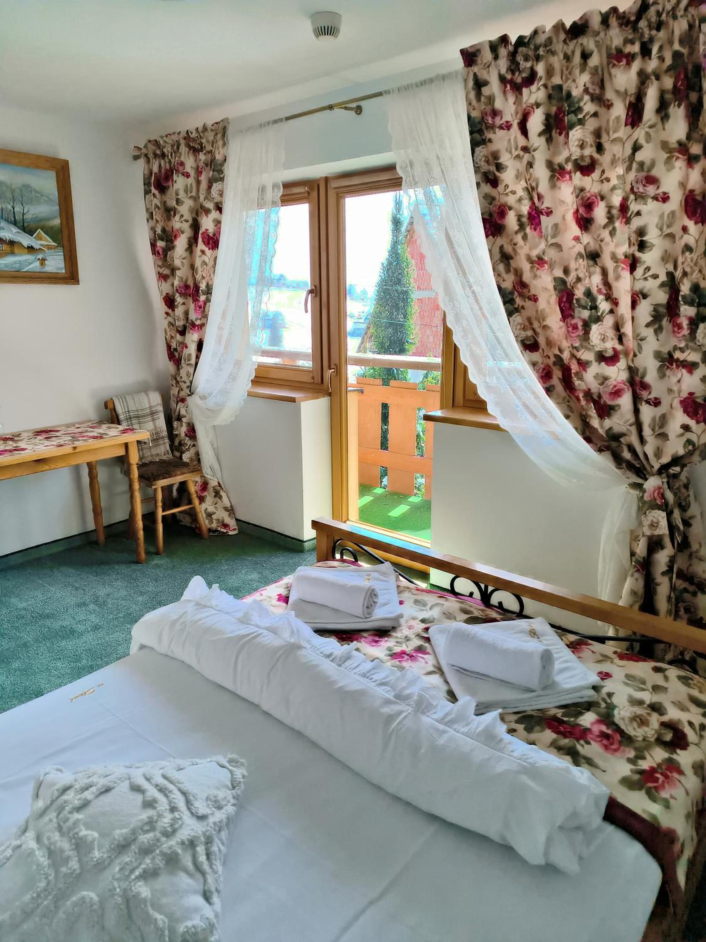 Double Room - Photo 4