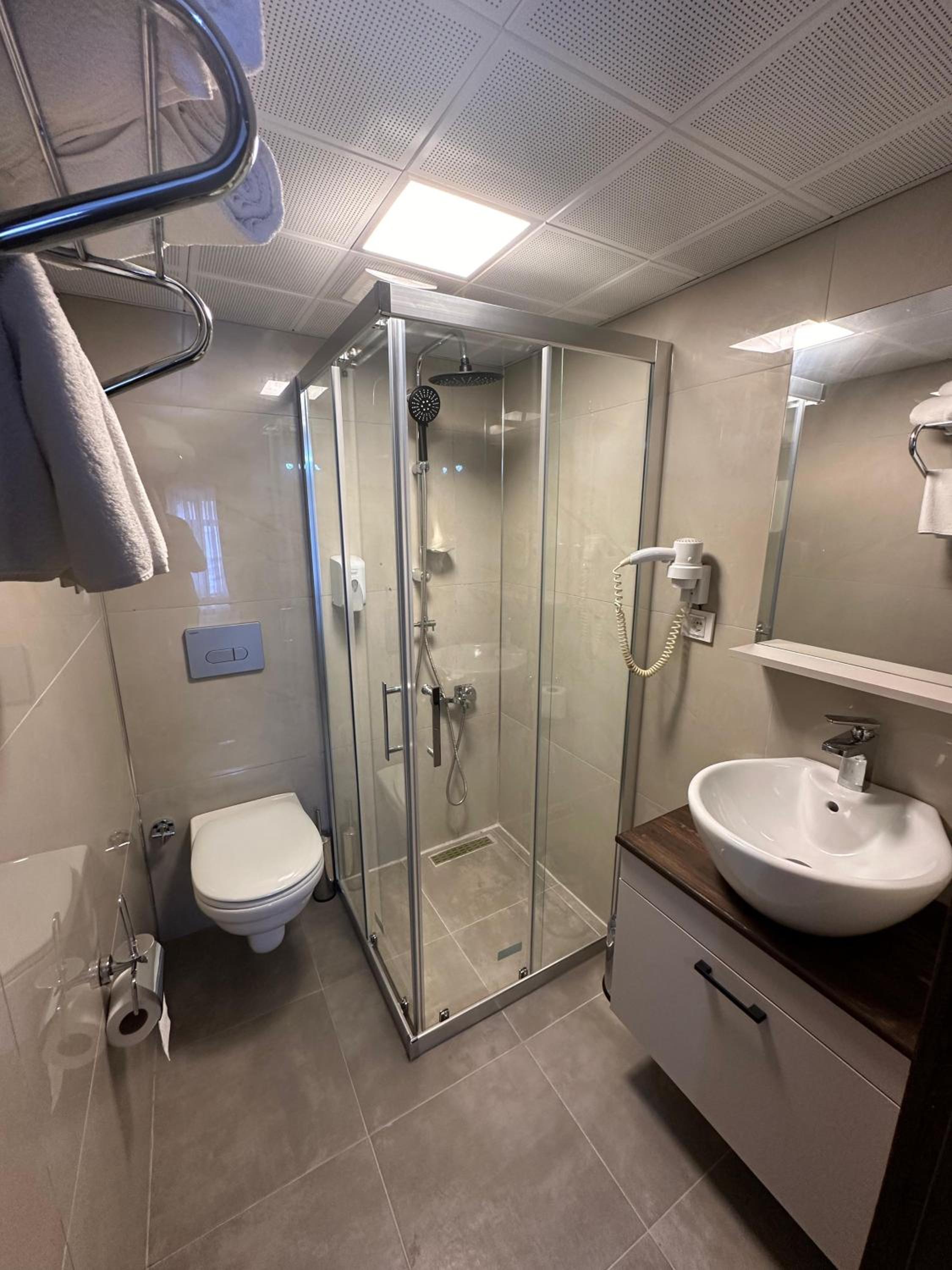 Deluxe Double Room thumbnail 5