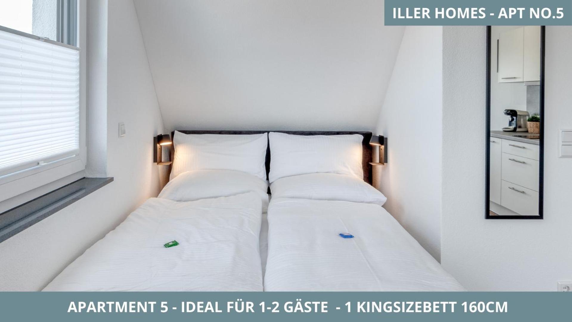 Studio Apartment with Balcony photo 1