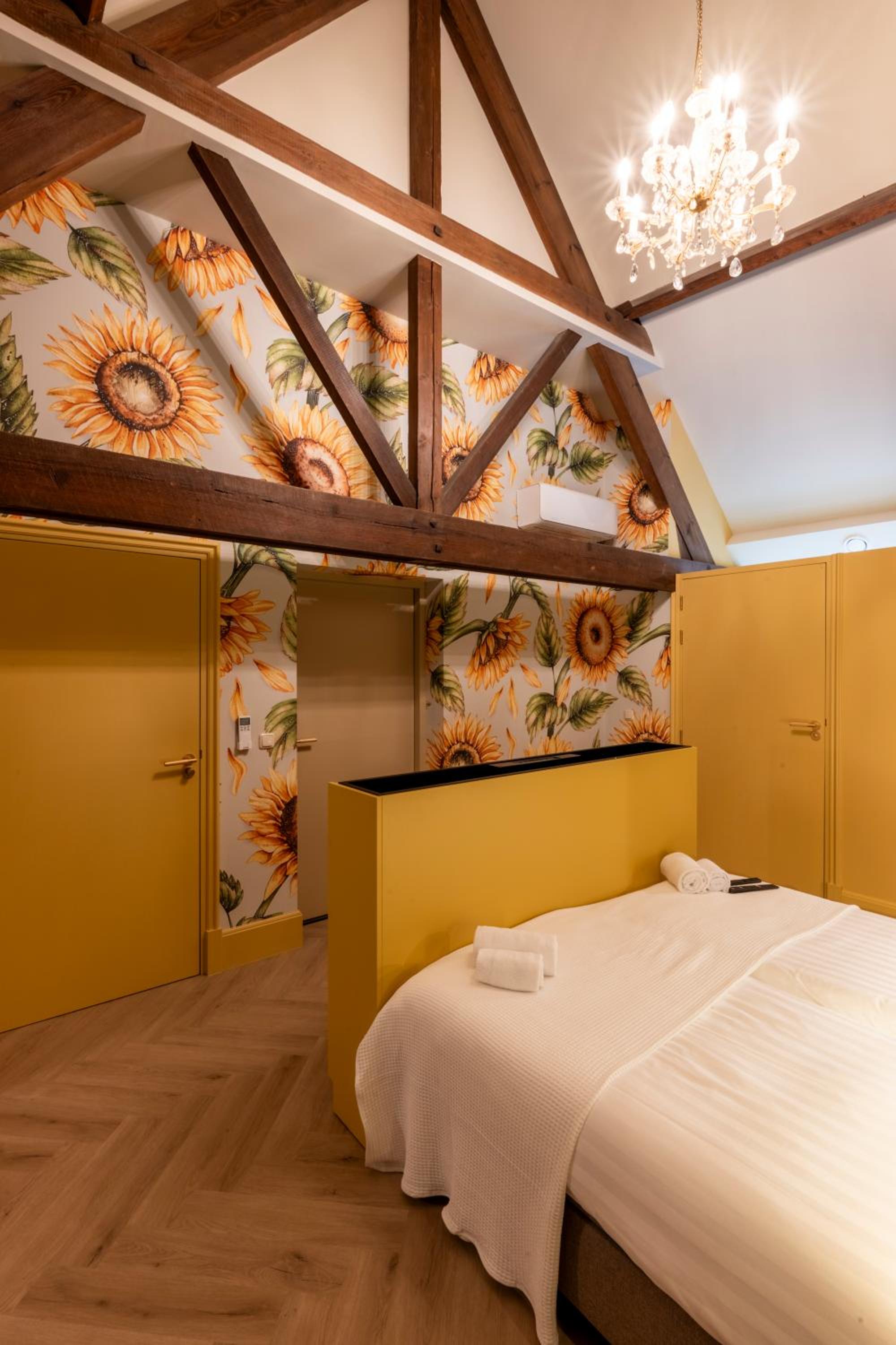 Deluxe Double or Twin Room - Photo 16