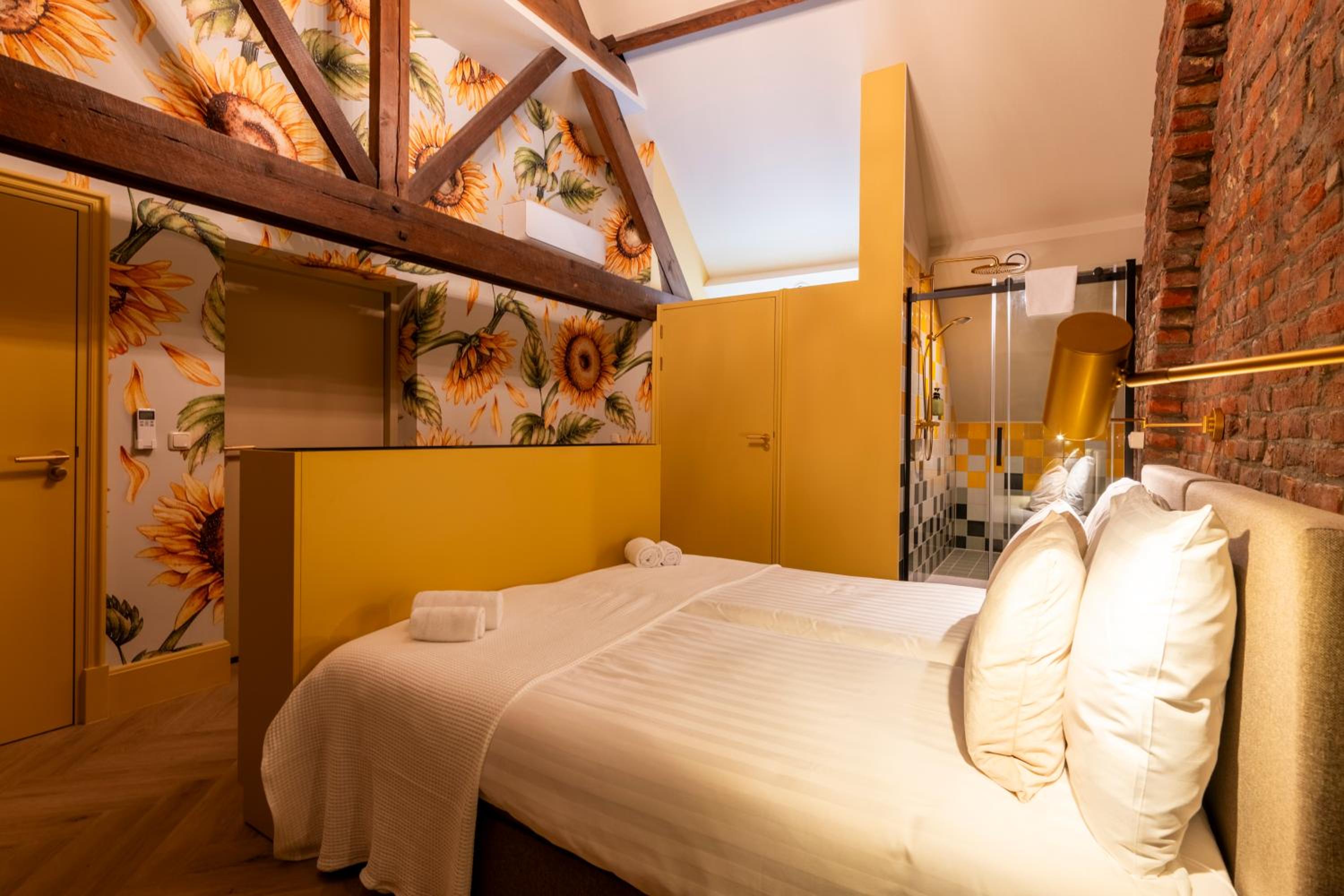 Deluxe Double or Twin Room - Photo 7
