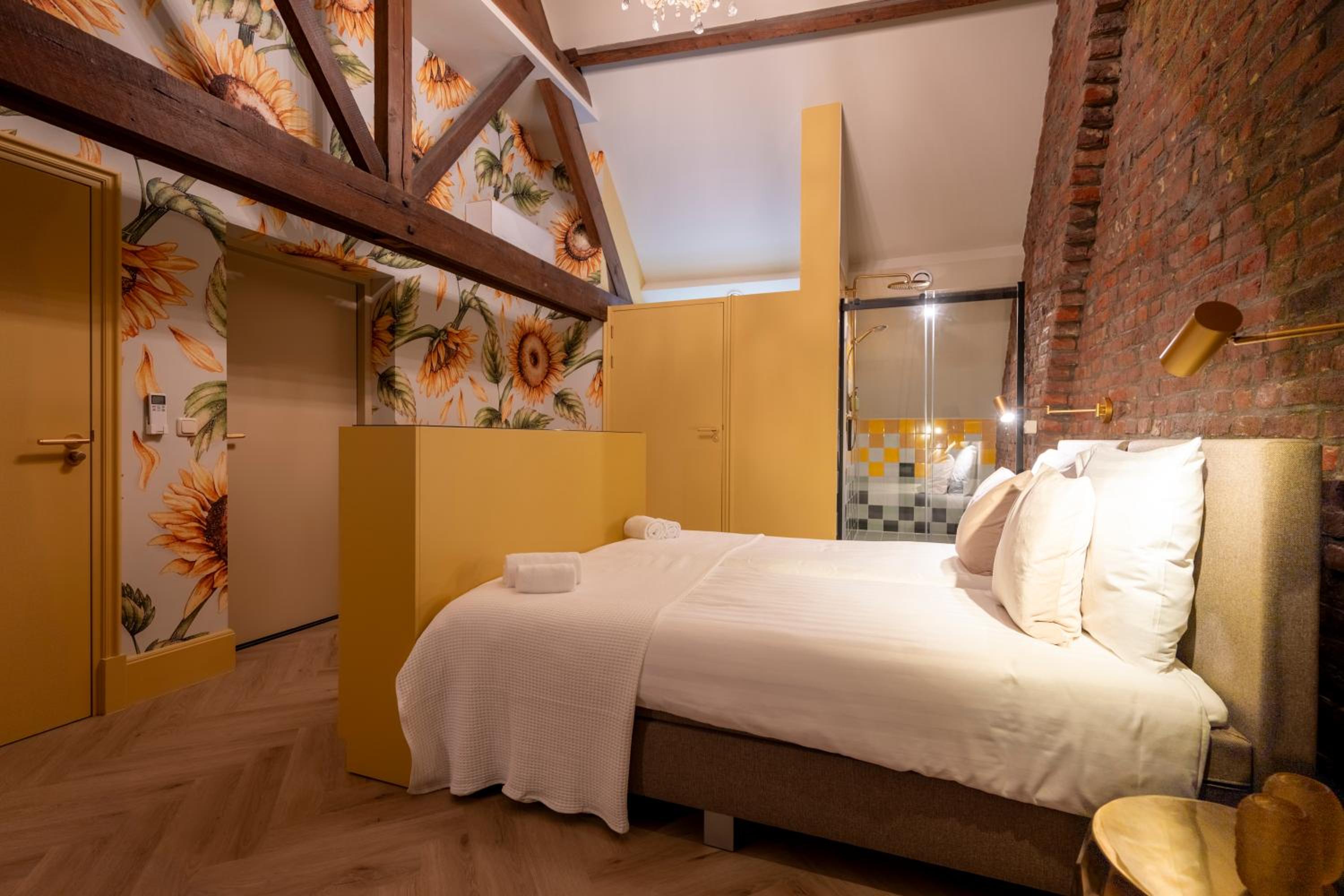 Deluxe Double or Twin Room - Photo 6