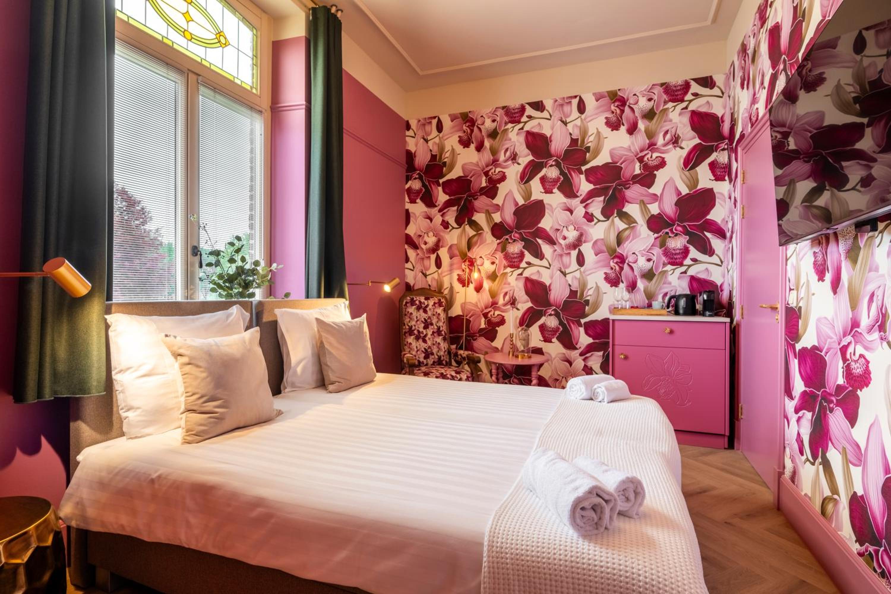 Standard Double Room - Photo 12