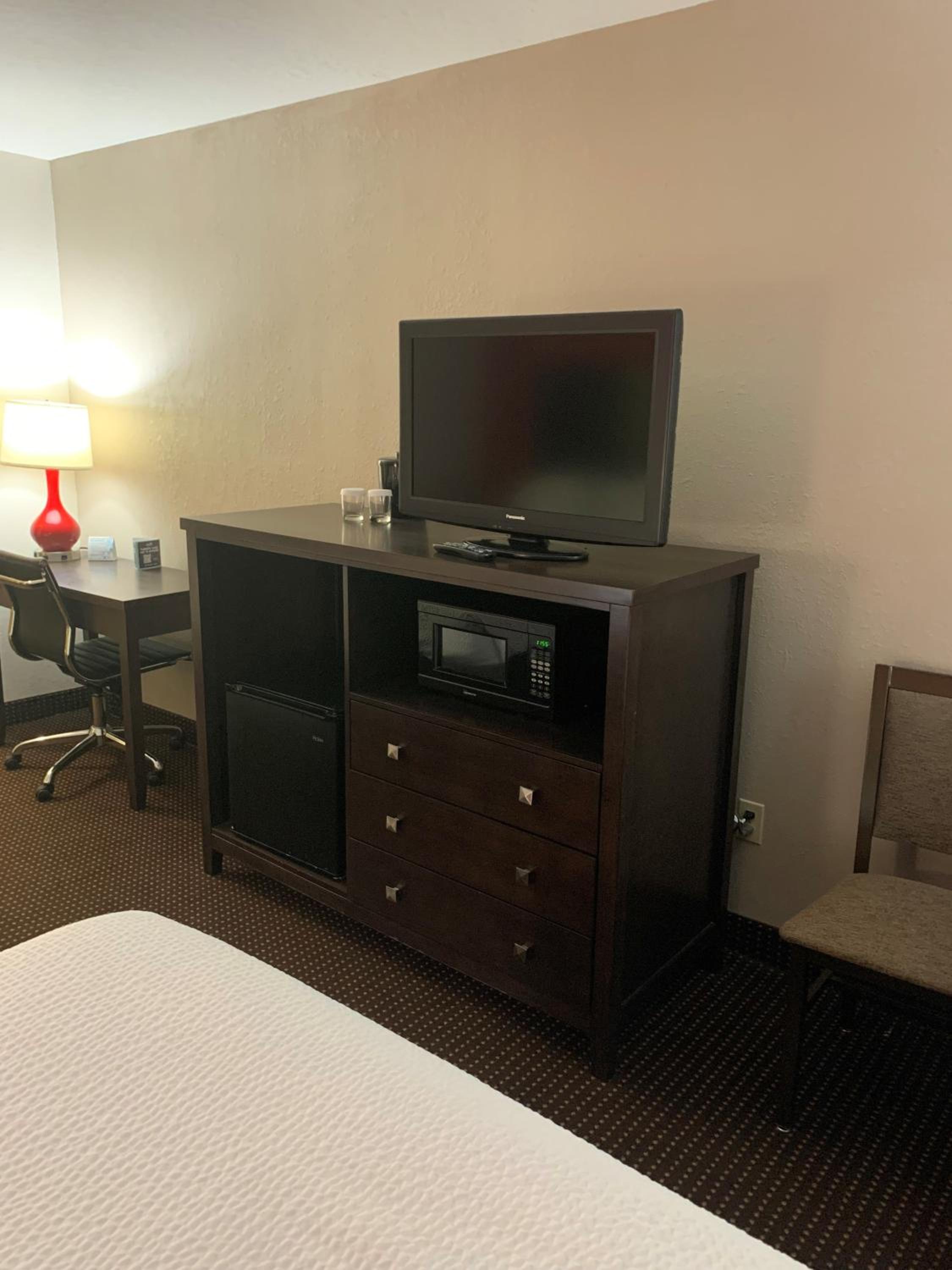 King Room with Lake View - Non-Smoking photo 2