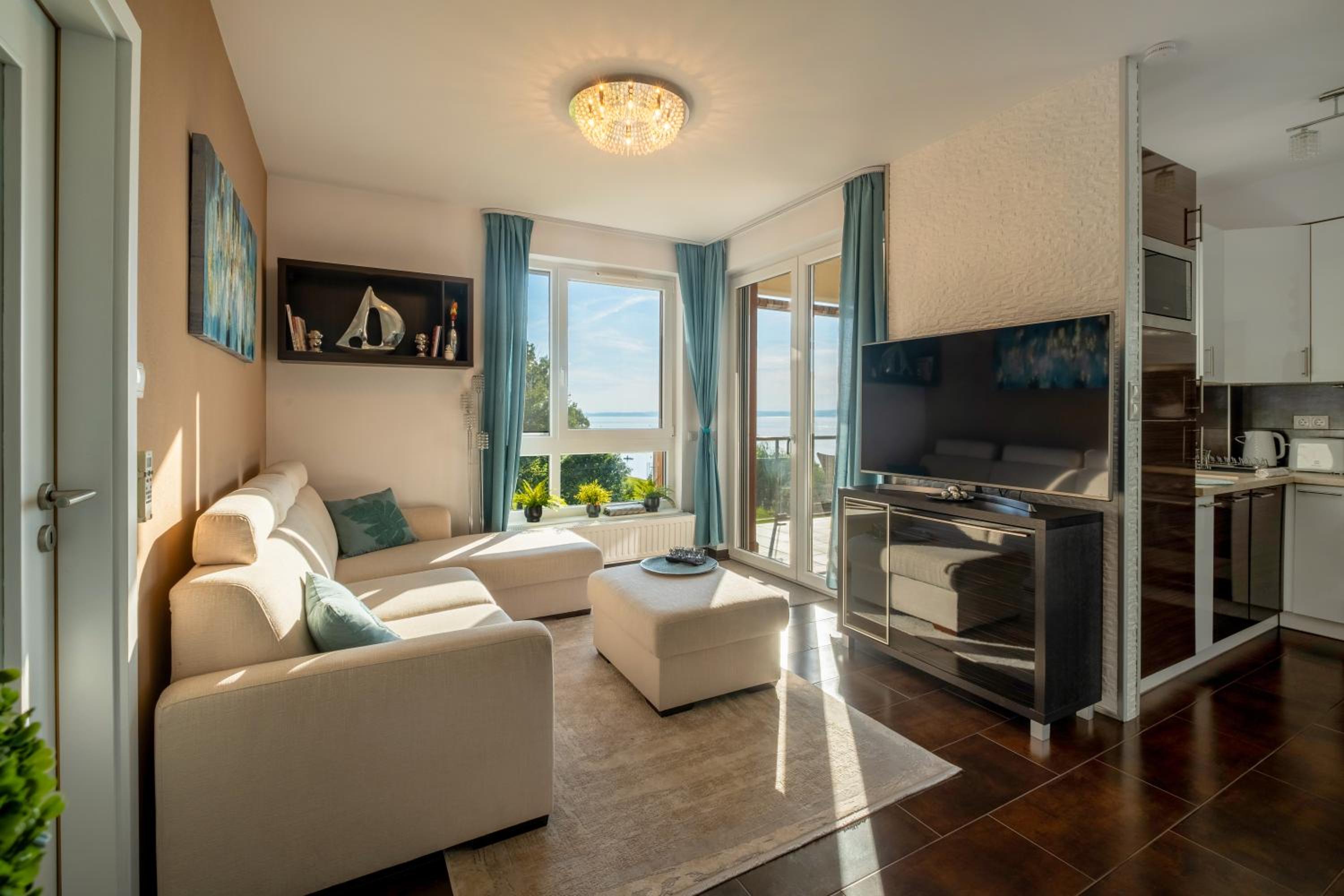 Two-Bedroom Apartment with Lake View photo 1