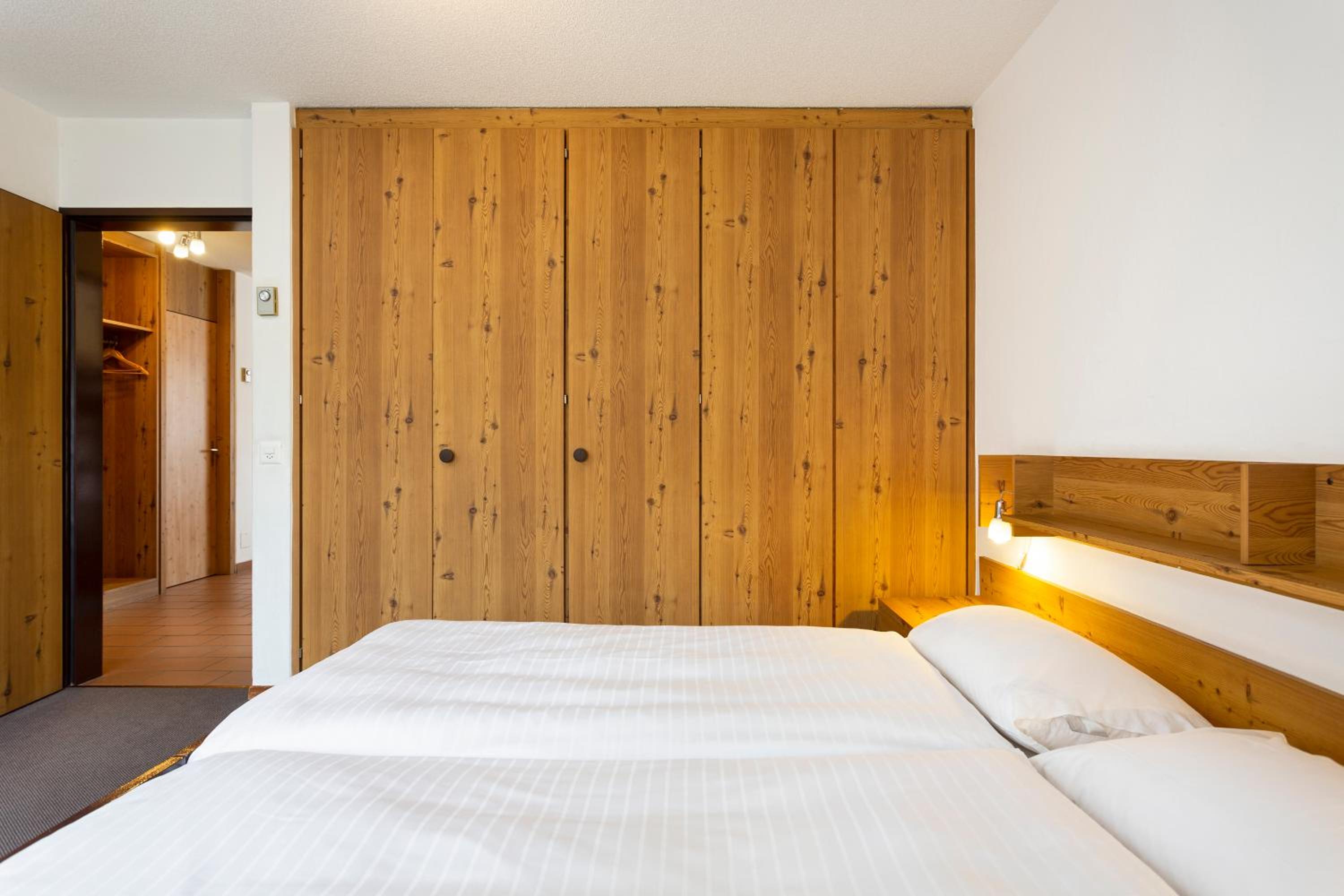 Three-Bedroom Apartment with Mountain View photo 1