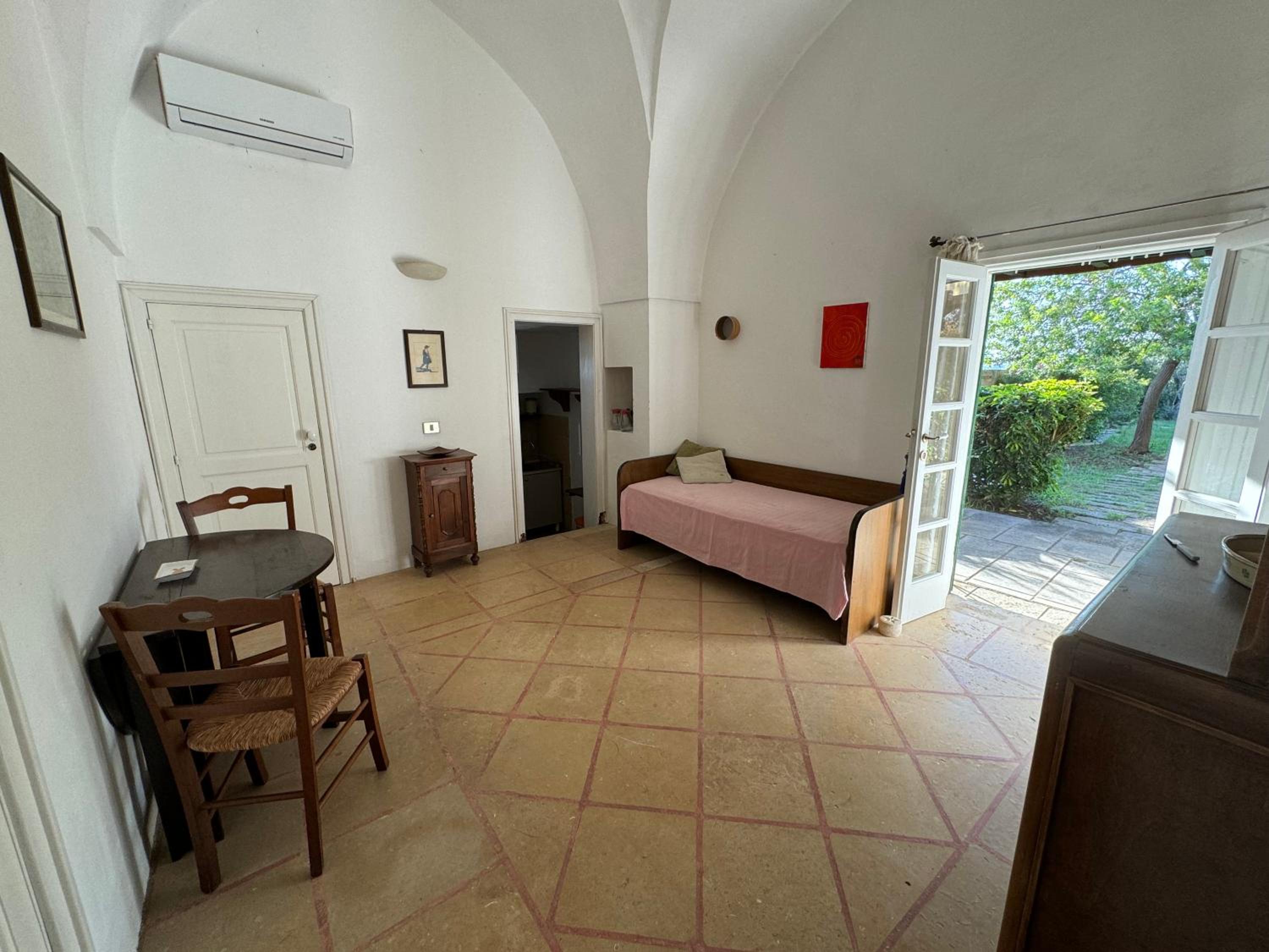 One-Bedroom House photo 1