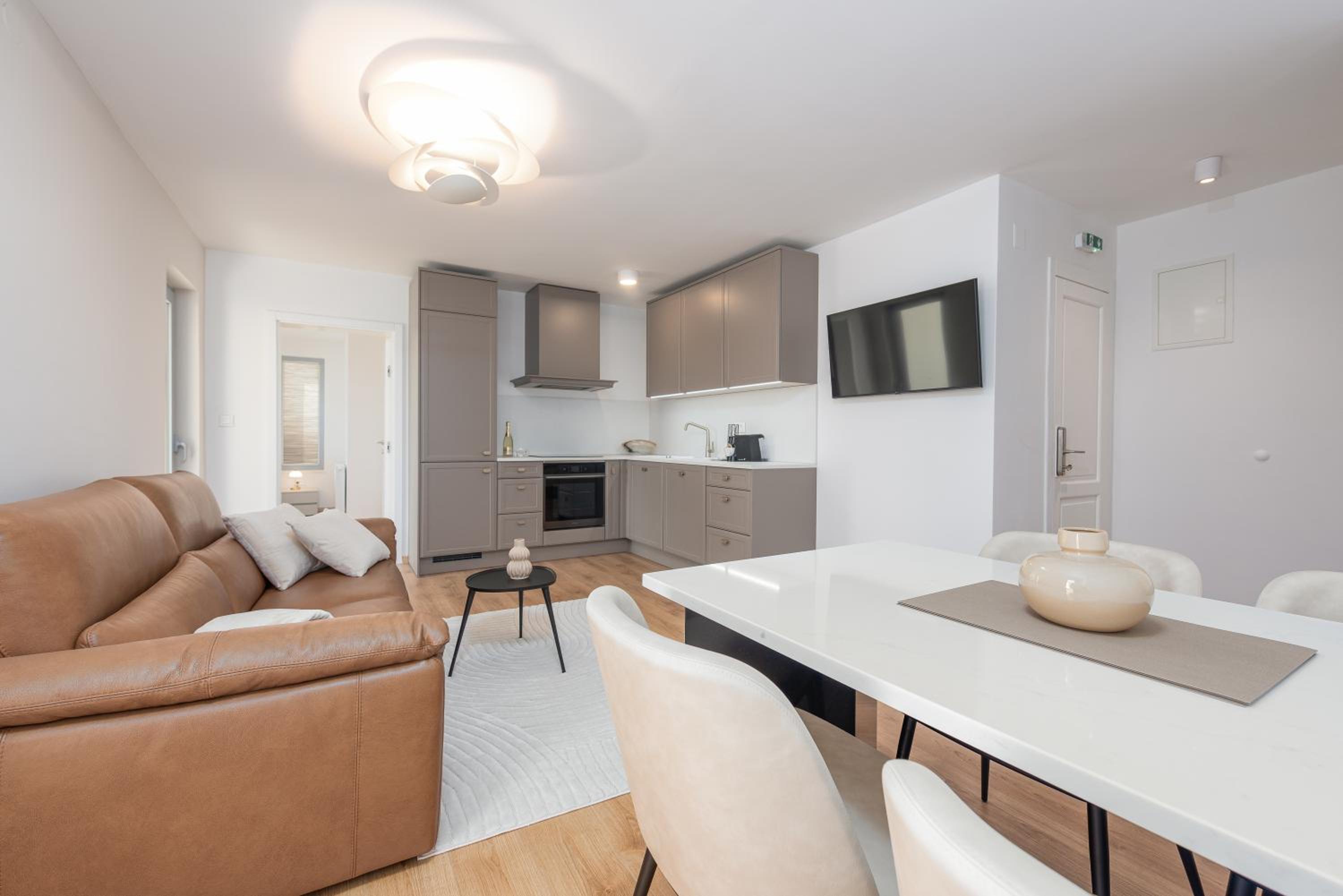 Two-Bedroom Apartment with Terrace and Sea View photo 2