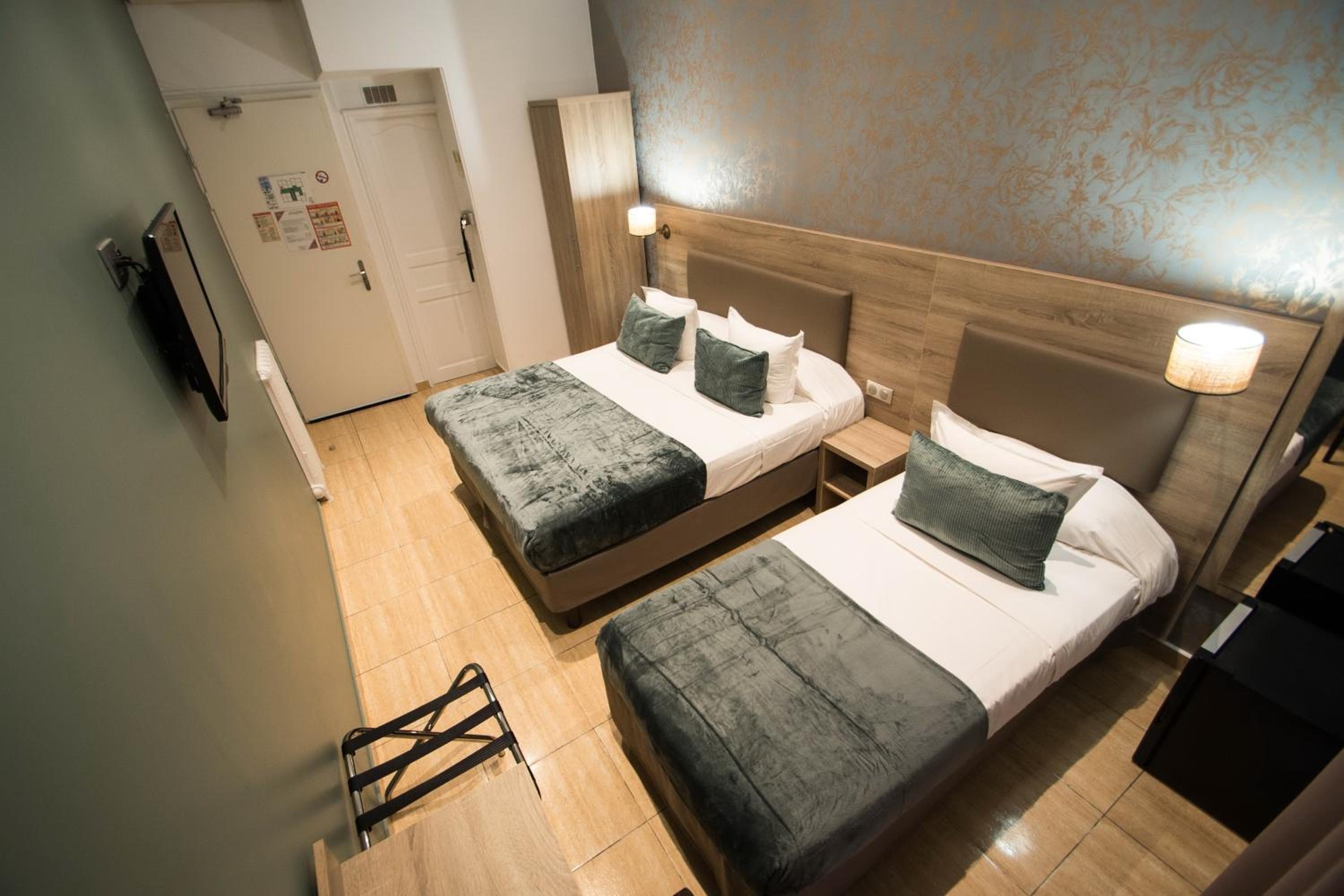 Triple Room - Photo 6