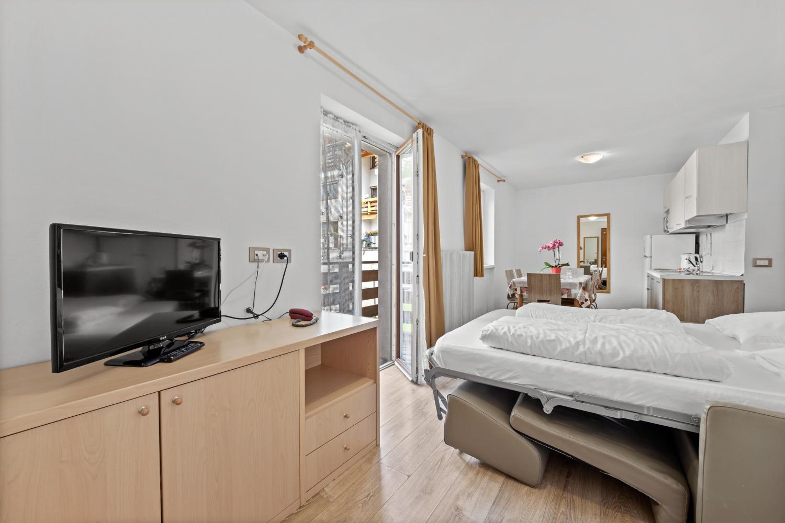 Two-Bedroom Apartment (5 people) photo 2